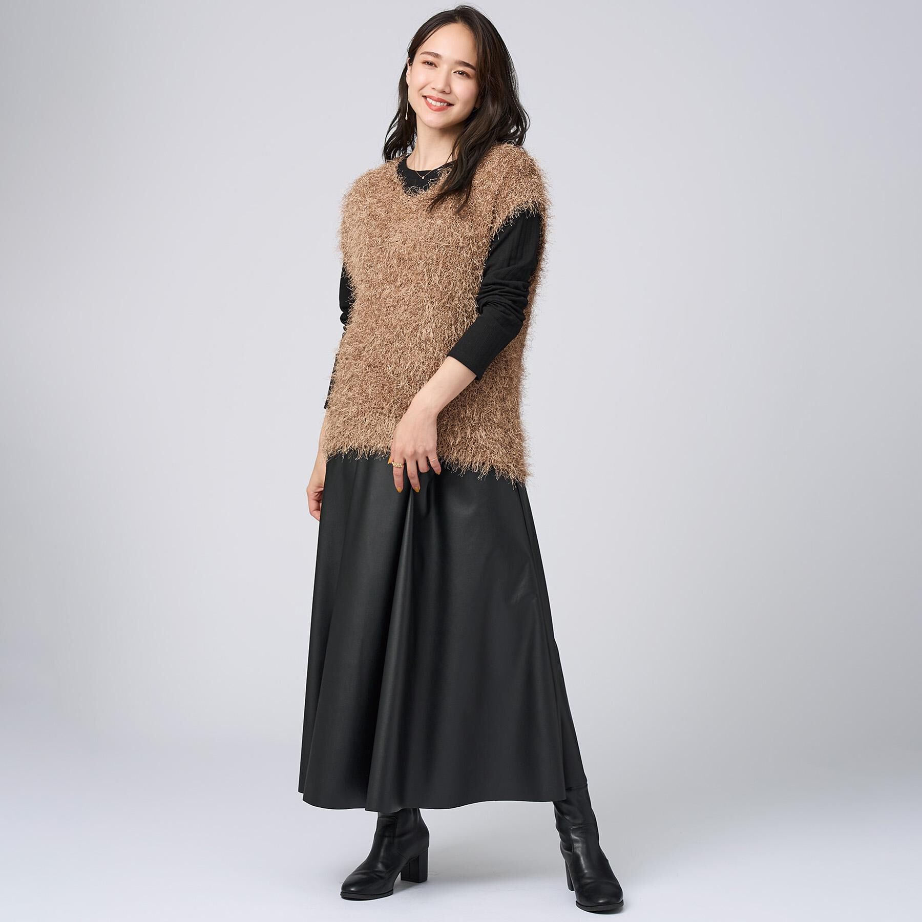 SHOO･LA･RUE「【2点セット/S-LL】大人のフェミニンカジュアルに ラメシャギーニットベスト+ロンT」|ニット・セーター|