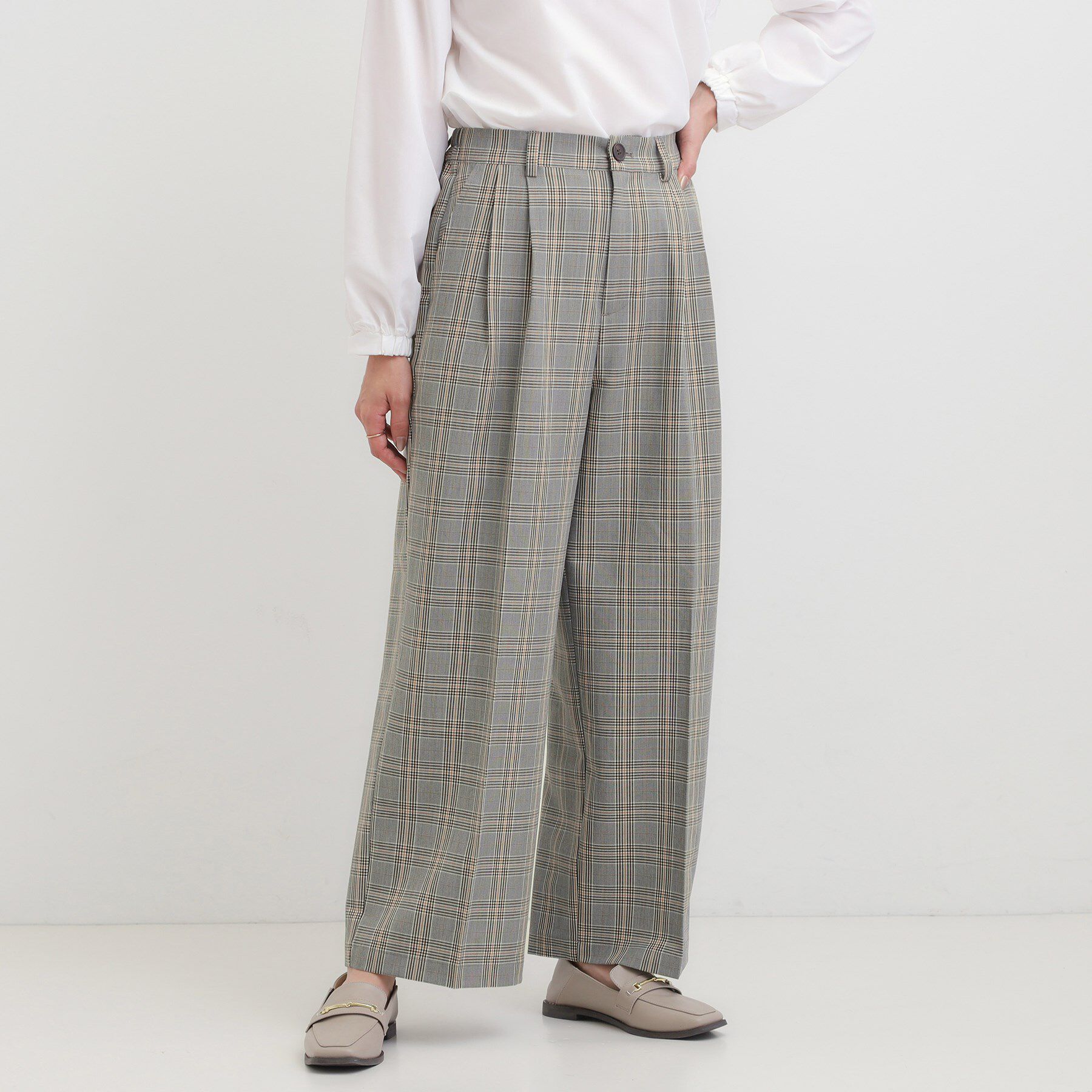 SHOO･LA･RUE「【洗濯機可/S-LL】すっきり上品きれい見え タックワイドパンツ」|その他|グレー(212)