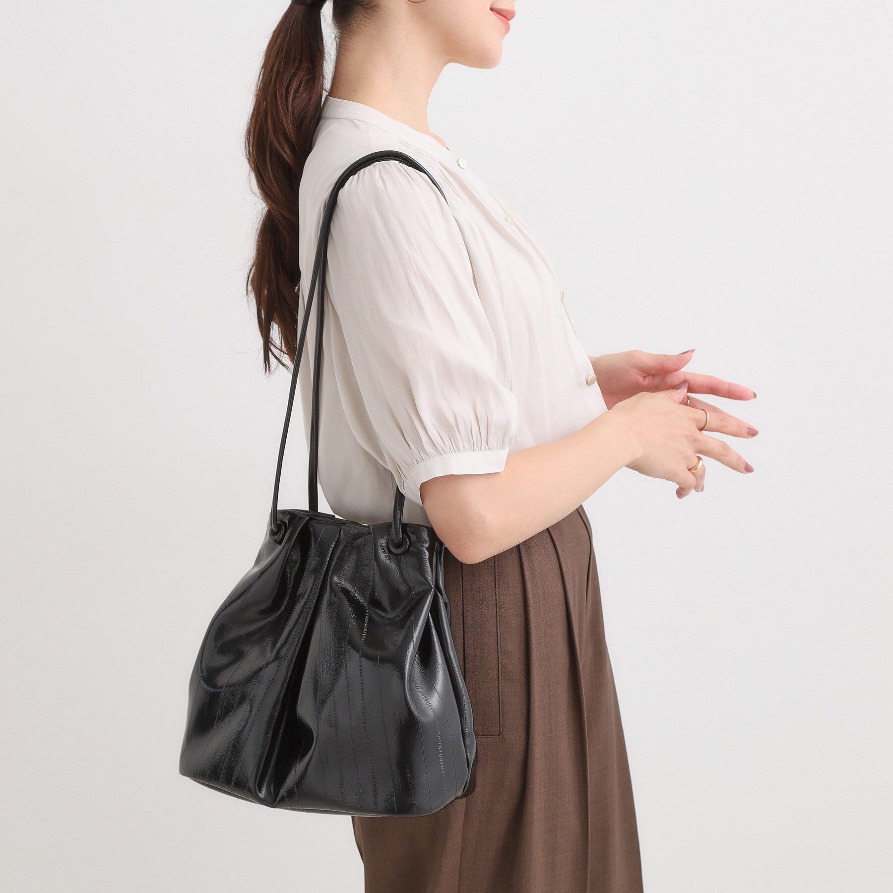 SHOO･LA･RUE「イールレザー風サイドスナップトートバッグ」|トートバッグ|