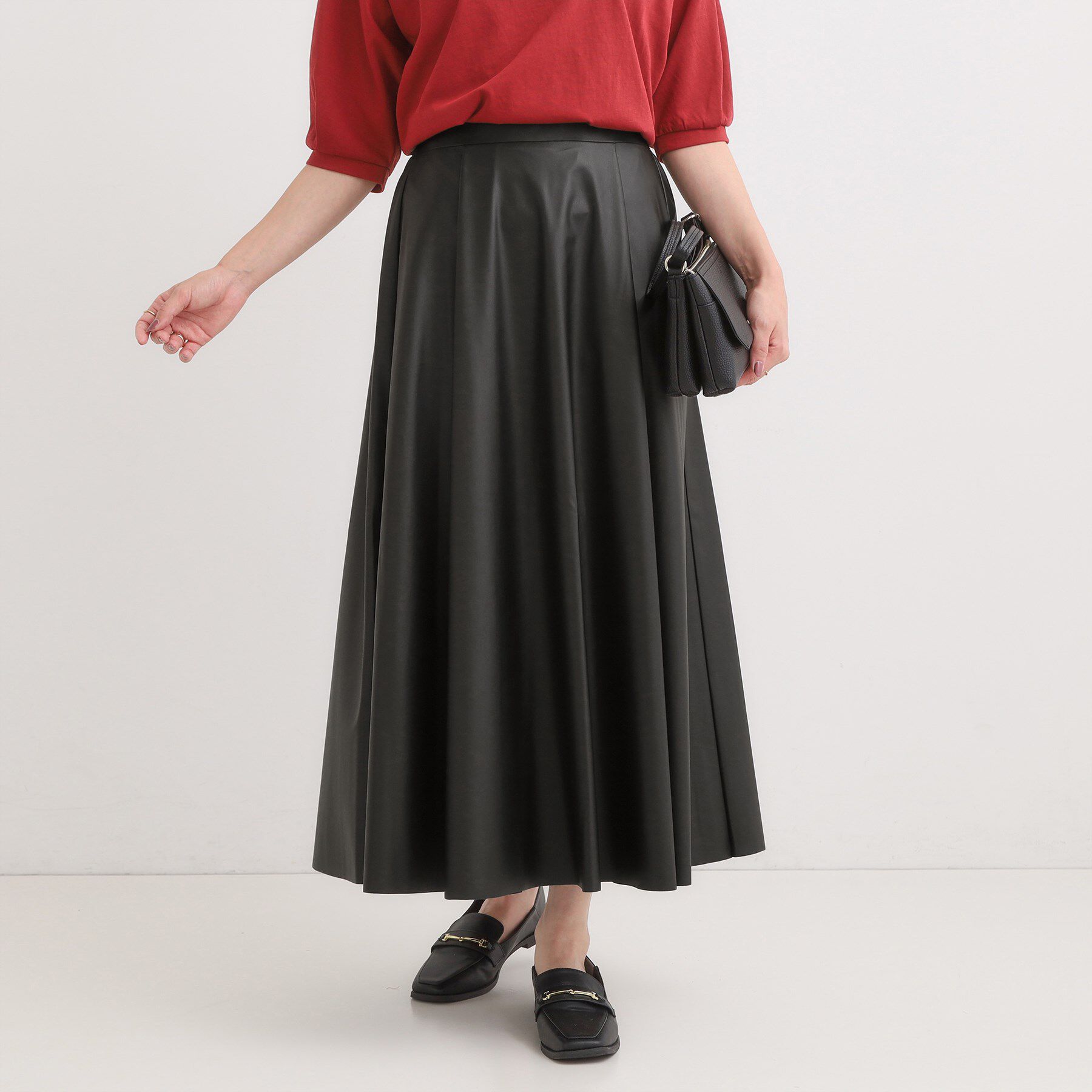 SHOO･LA･RUE「【S-LL】大人の抜け感 合皮フレアスカート」|スカート|ブラック(019)