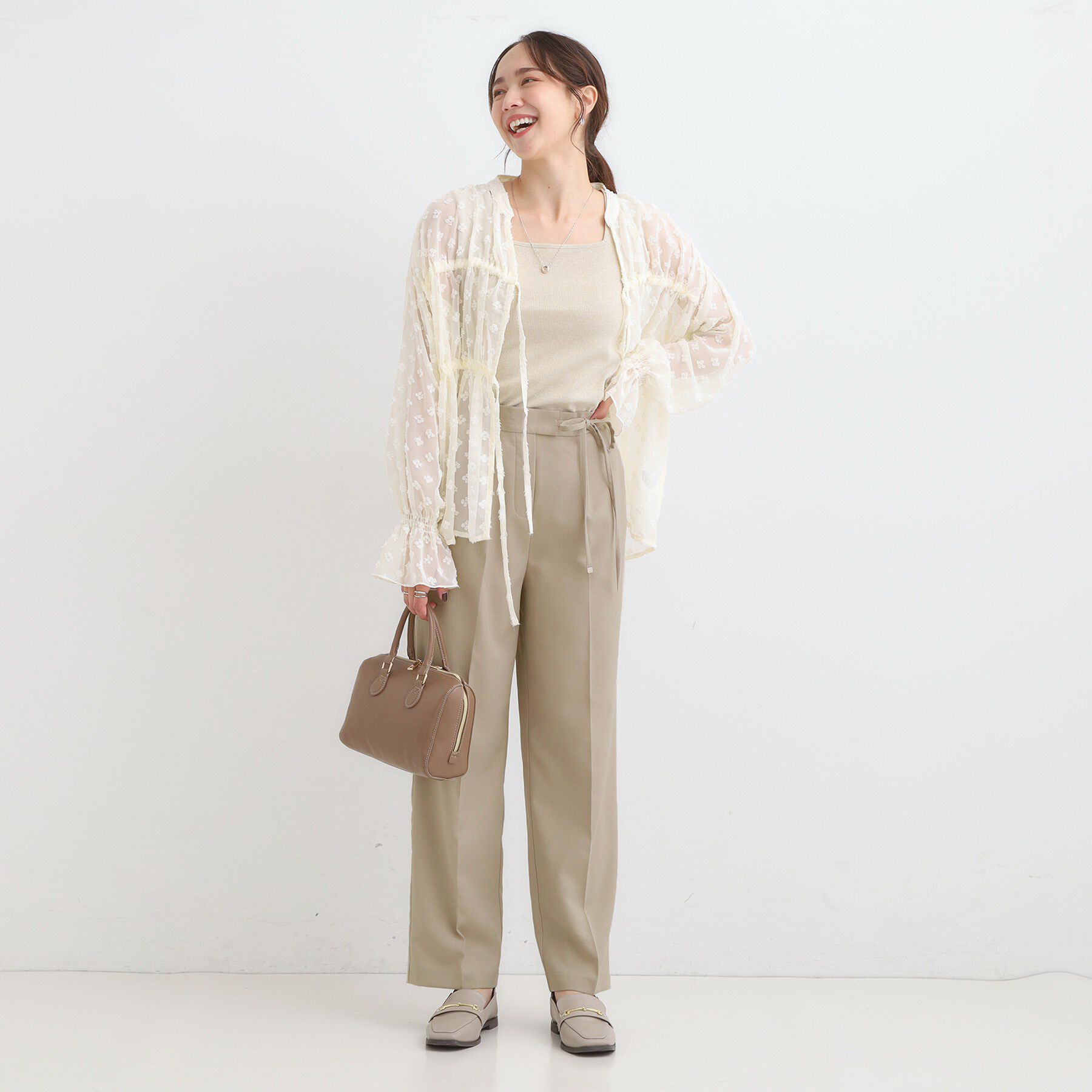 SHOO･LA･RUE「華やかにさをプラスする シアードビー シャーリングブラウス」|シャツ・ブラウス|