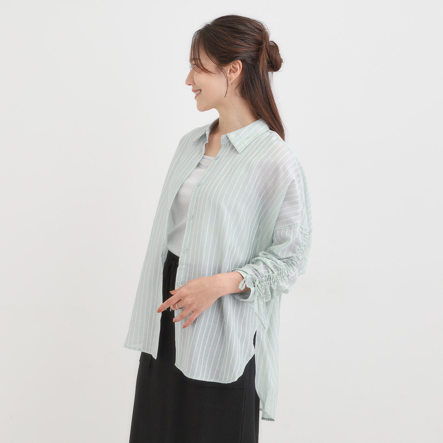 SHOO･LA･RUE「【S-LL/ひんやり】程よい透け感 ストライプ柄 お袖ギャザーデザインシャツ」|シャツ・ブラウス|