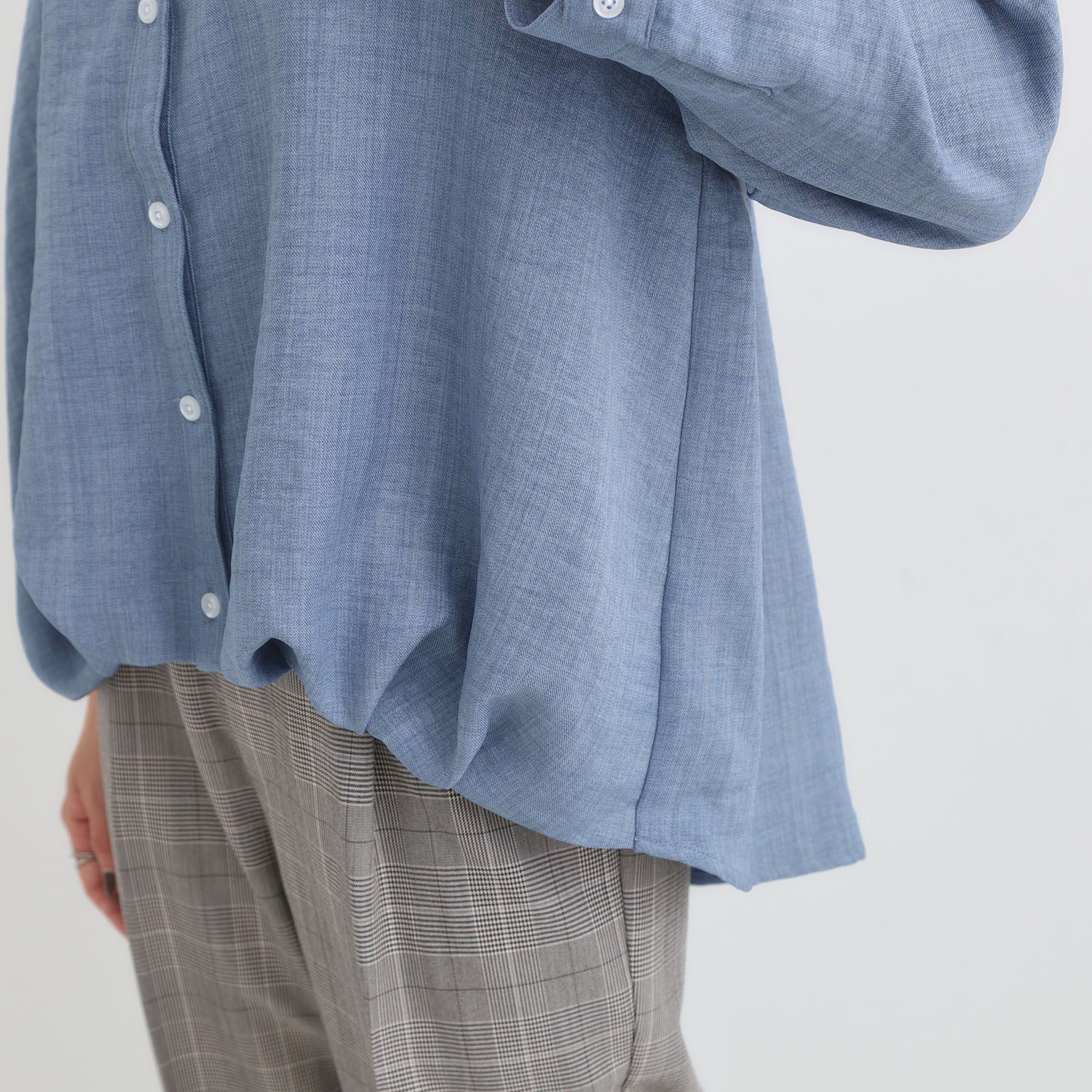 SHOO･LA･RUE「【S-LL】インせず着られる デニムライク前開きブラウス」|シャツ・ブラウス|