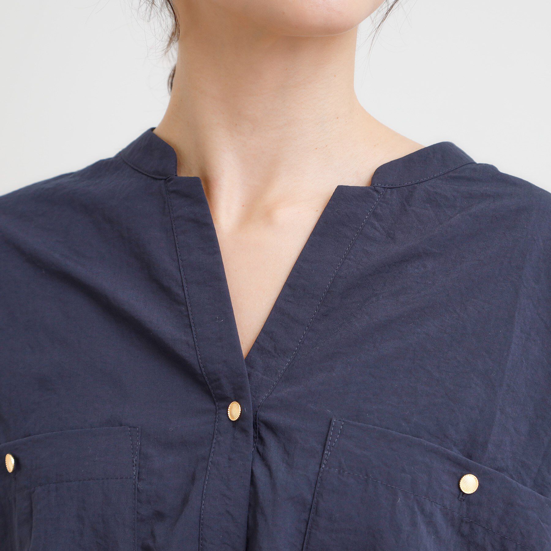 SHOO･LA･RUE「【洗える/S-LL】羽織りにもなる ビックポケットVネックシャツ」|シャツ・ブラウス|