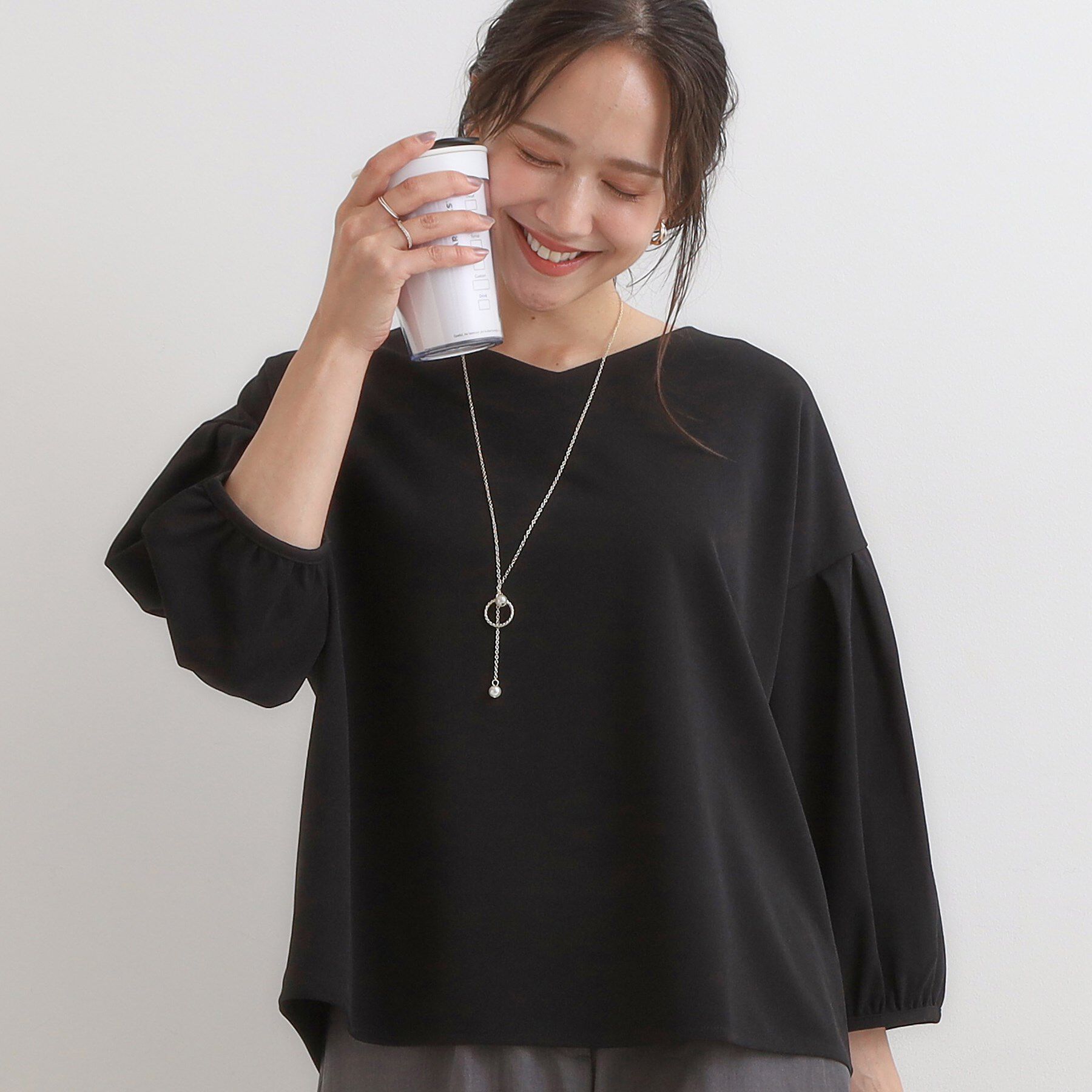 SHOO･LA･RUE「【2点セット/7分袖】大人のきれい見え お袖タック入りアクセ付きトップス」|Tシャツ・カットソー|ブラック(019)