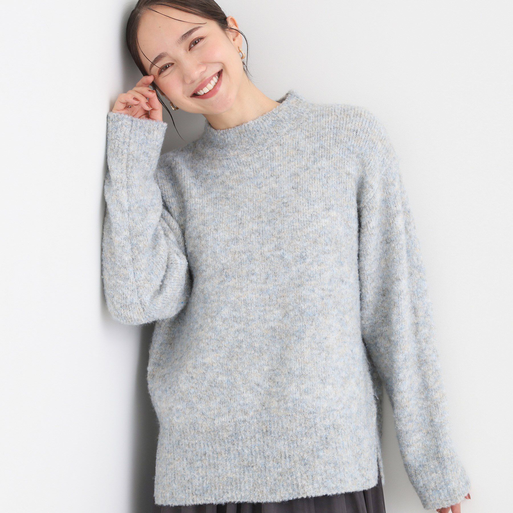 SHOO･LA･RUE「【S-LL】ほんのりラメで華やか ふわふわハイネックニット」|ニット・セーター|ライトグレー(011