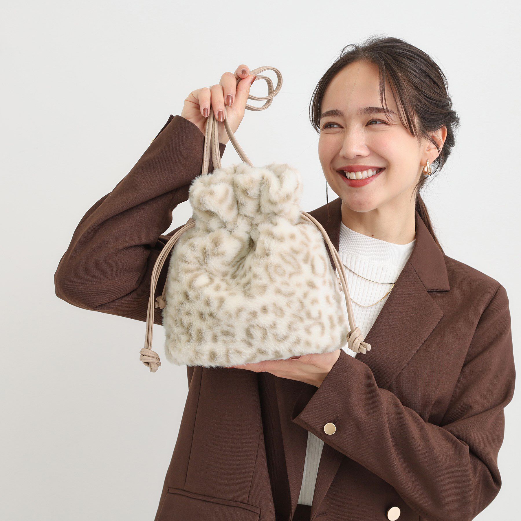 SHOO･LA･RUE「フェイクファー巾着ショルダーバッグ」|ショルダー・メッセンジャー|アイボリー(404)