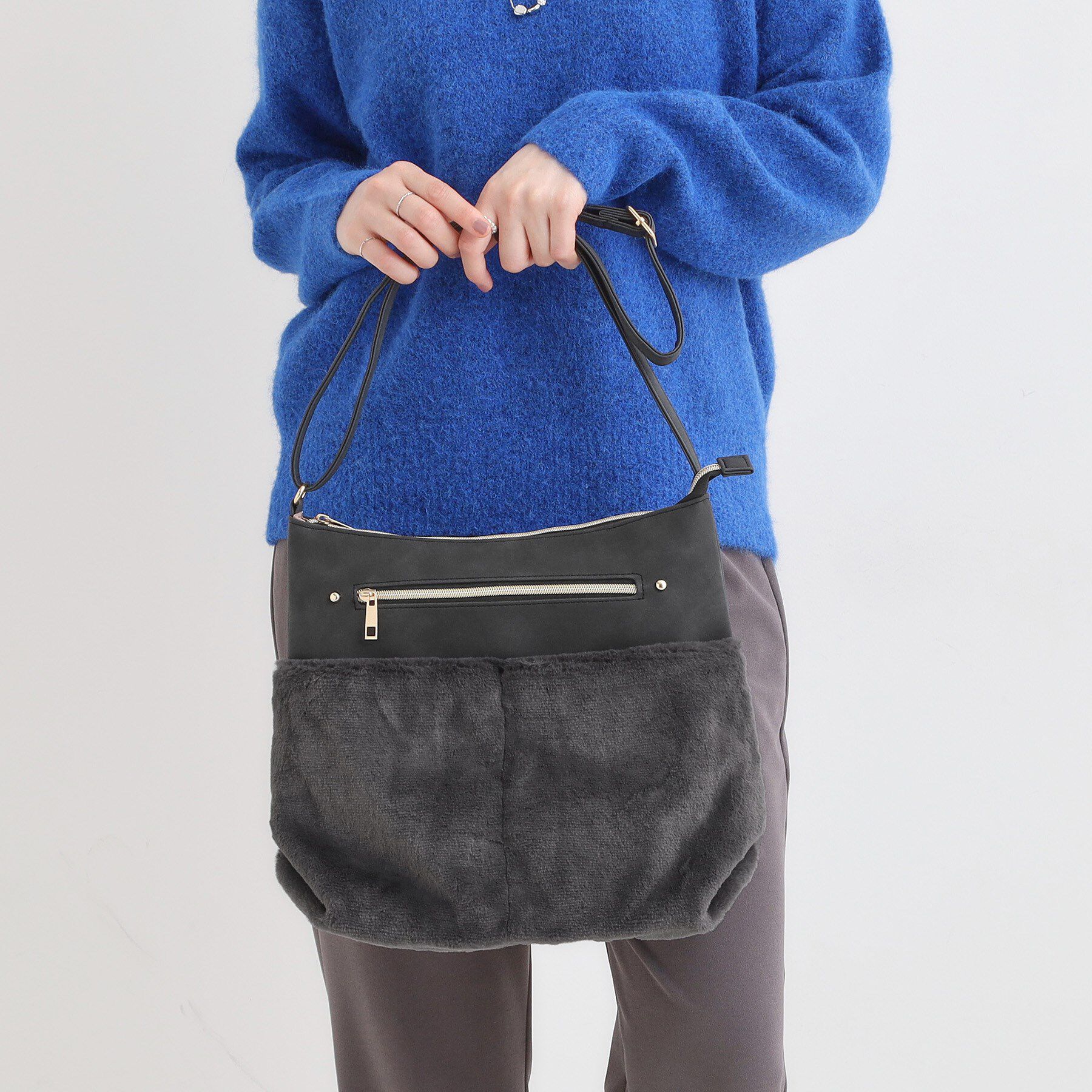 SHOO･LA･RUE「ポケットフェイクファーショルダーバッグ」|ショルダー・メッセンジャー|