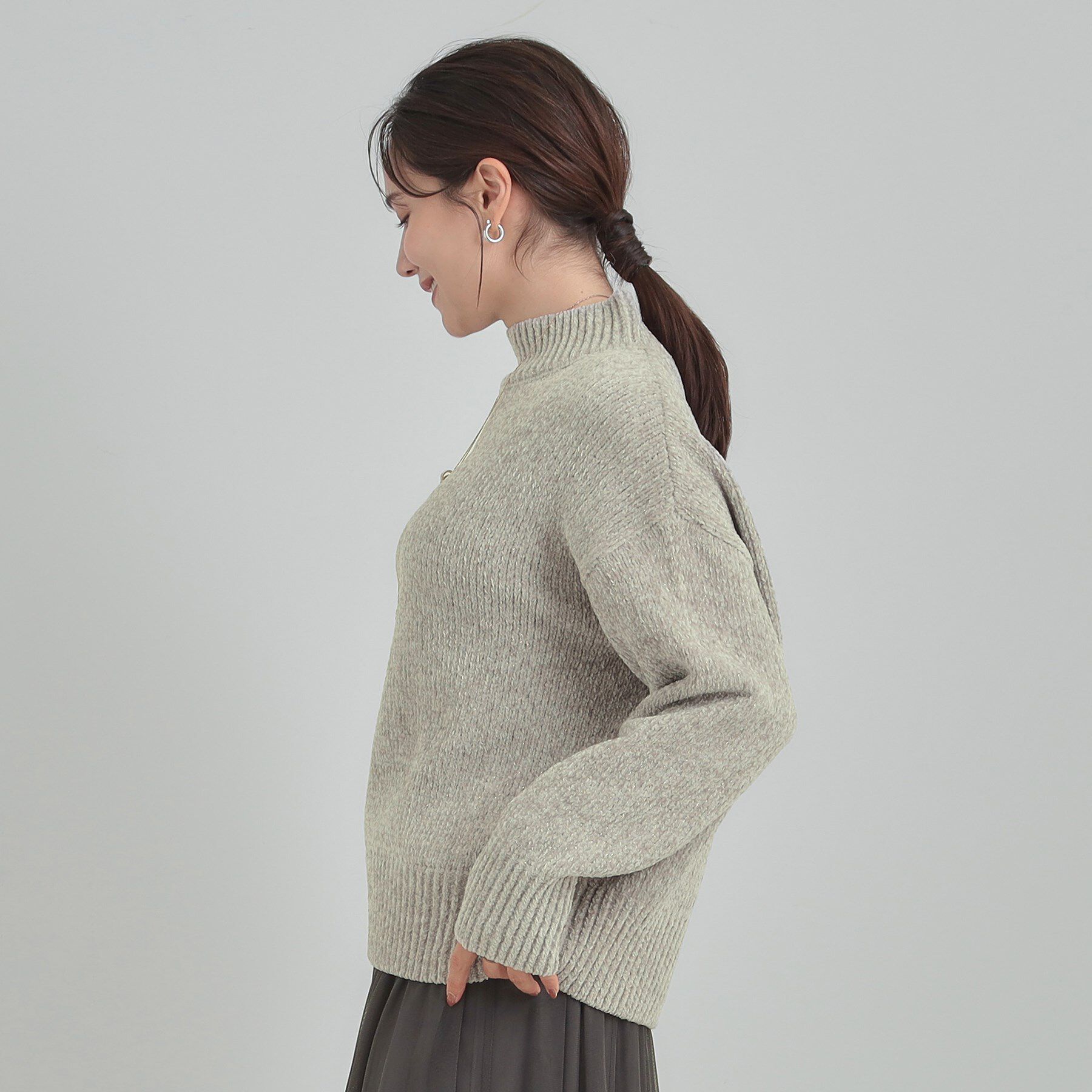 SHOO･LA･RUE「【S-LL】ほんのりラメで女性らしい ベロアモールモックネックニット」|ニット・セーター|