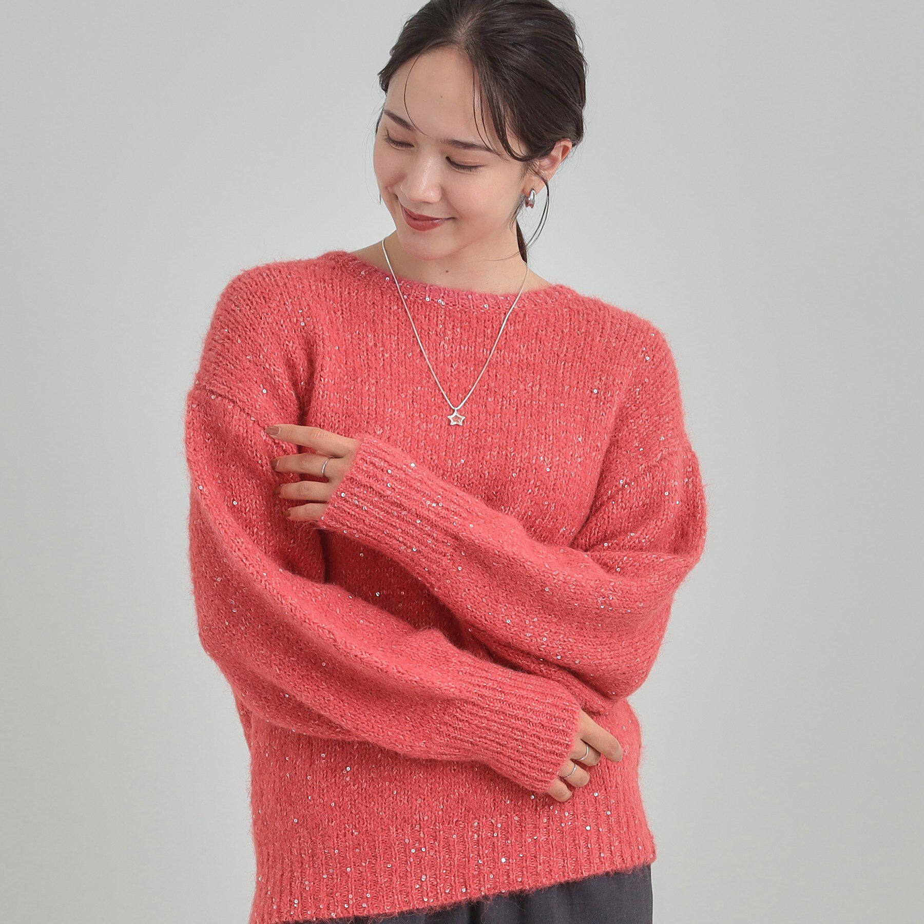 SHOO･LA･RUE「【洗濯機可/S-LL】上品にキラリと華やぐ スパンコールニット」|ニット・セーター|ピンク(073)