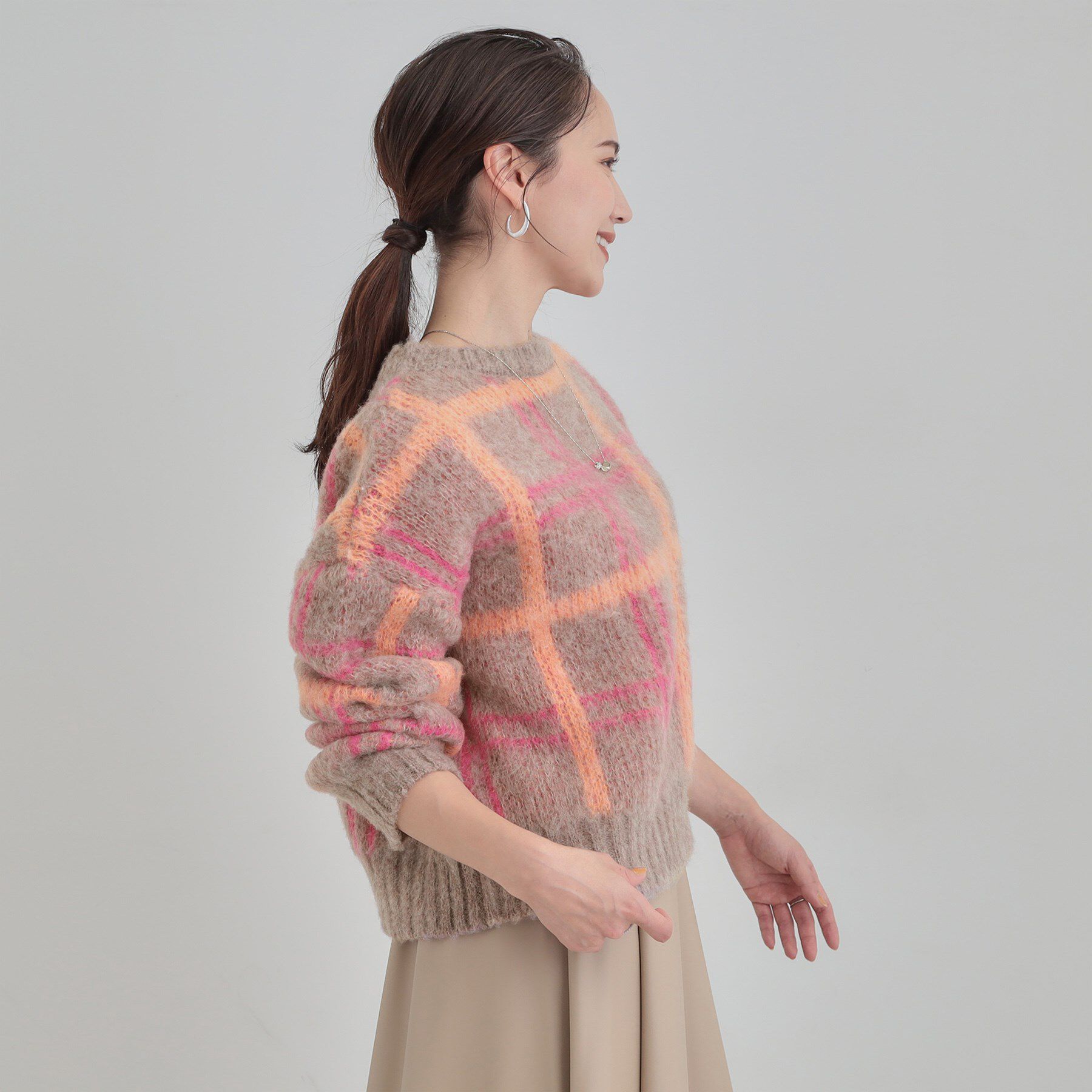 SHOO･LA･RUE「【S-LL】女性らしさ漂う ふわふわチェック柄ニット」|ニット・セーター|