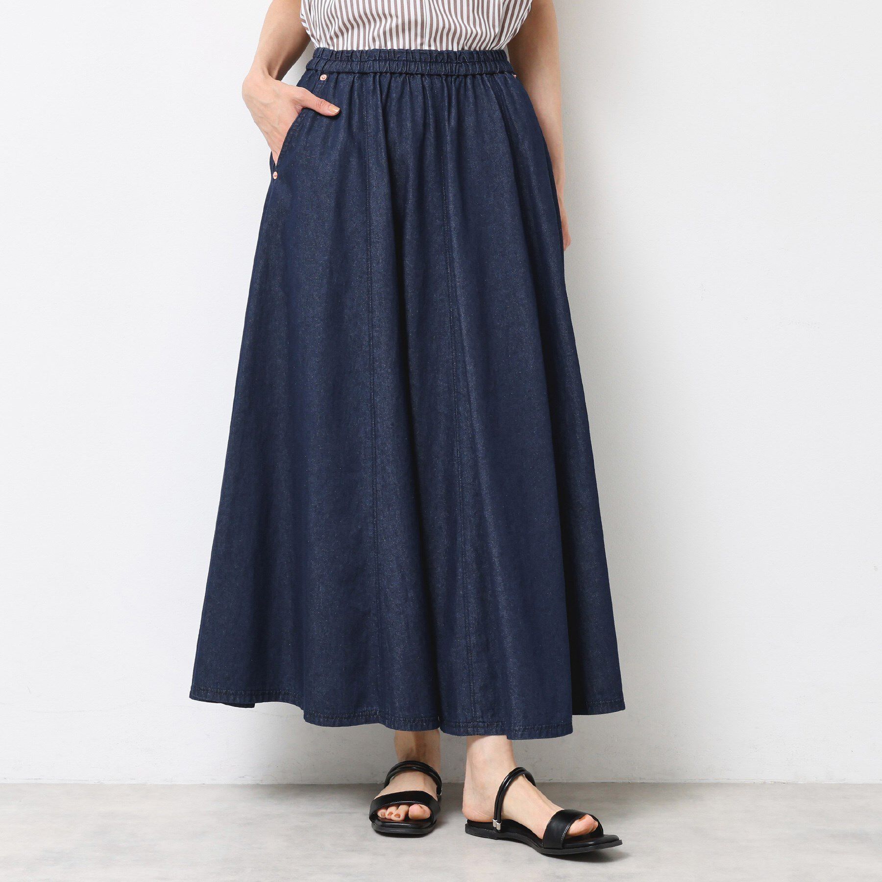 Dessin「【ウエストゴム・洗える】ライトオンスデニムフレアスカート」|スカート|ネイビー(094)