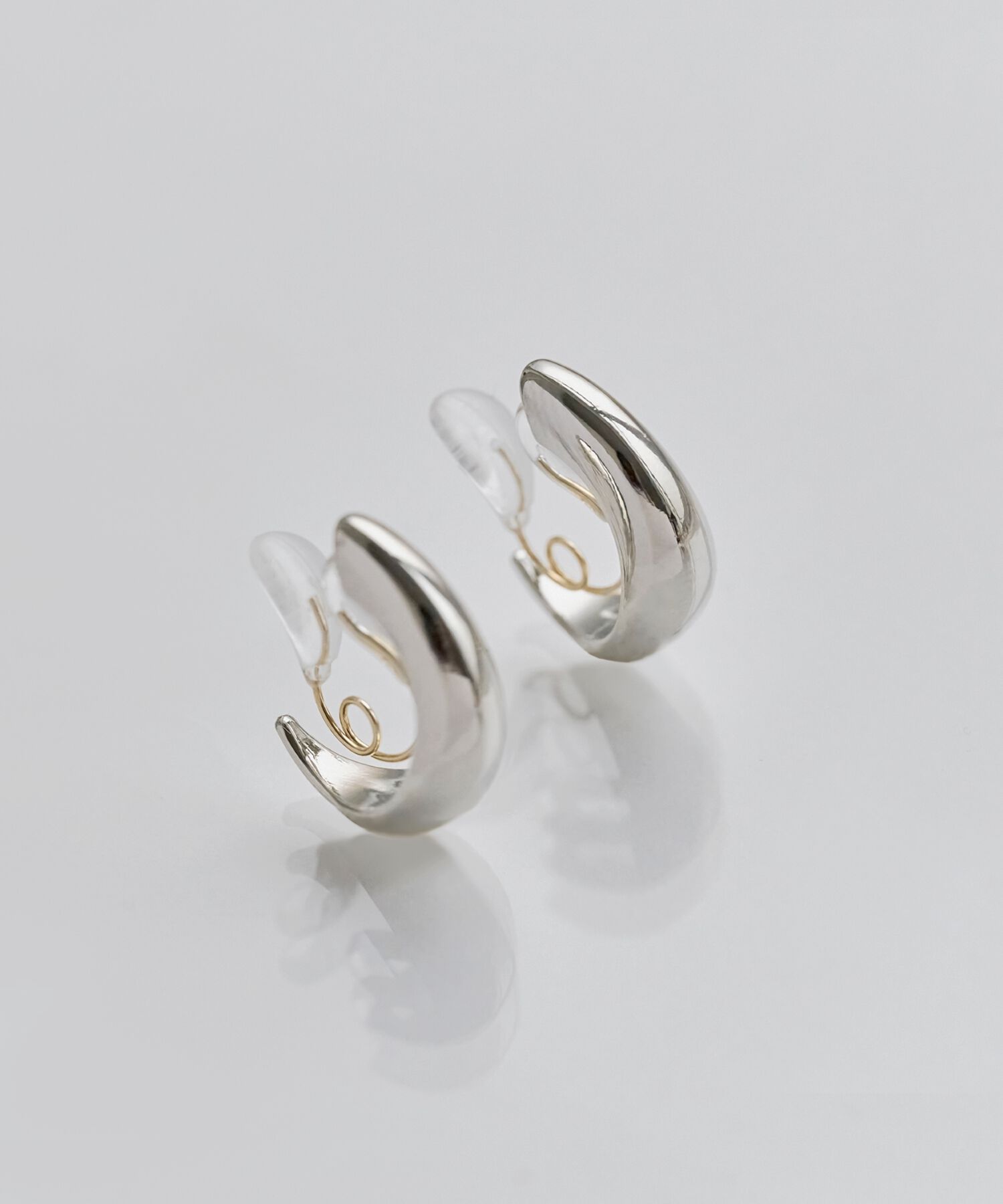 Phoebe「【金属アレルギー対応/痛くないシリーズ】モードループフィットイヤリング　シルバー」|イヤリング|