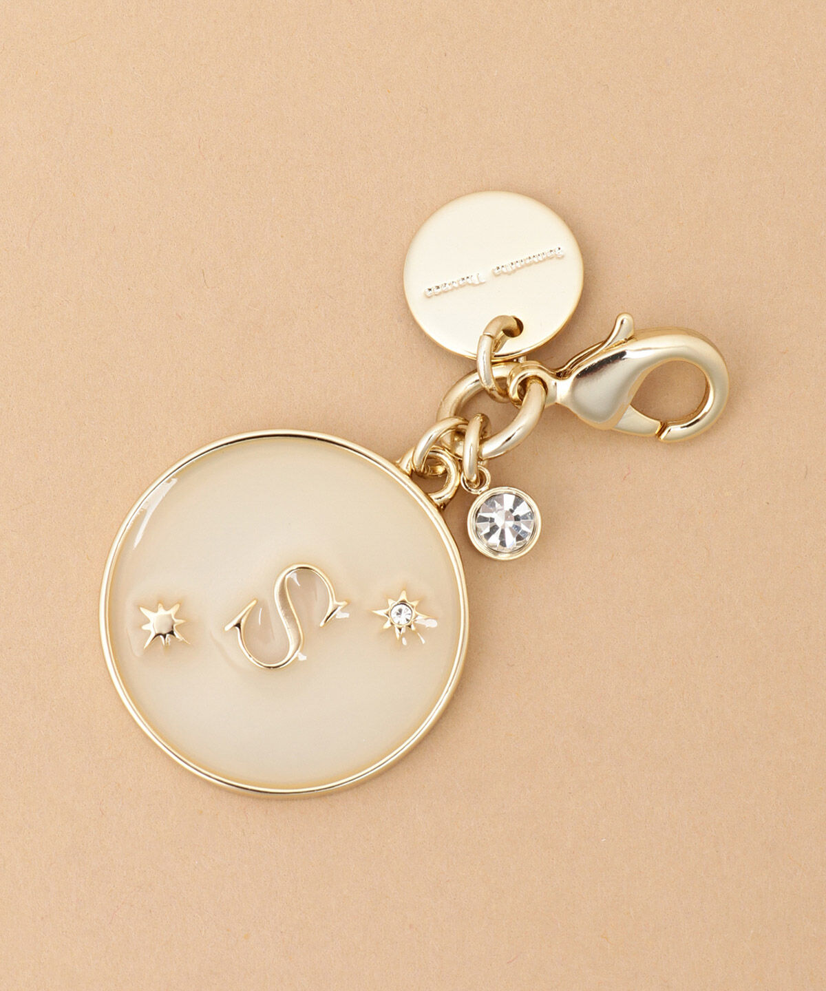 Samantha Thavasa「シャイニーイニシャルファスナーチャーム S」|チャーム・キーホルダー|ゴールド