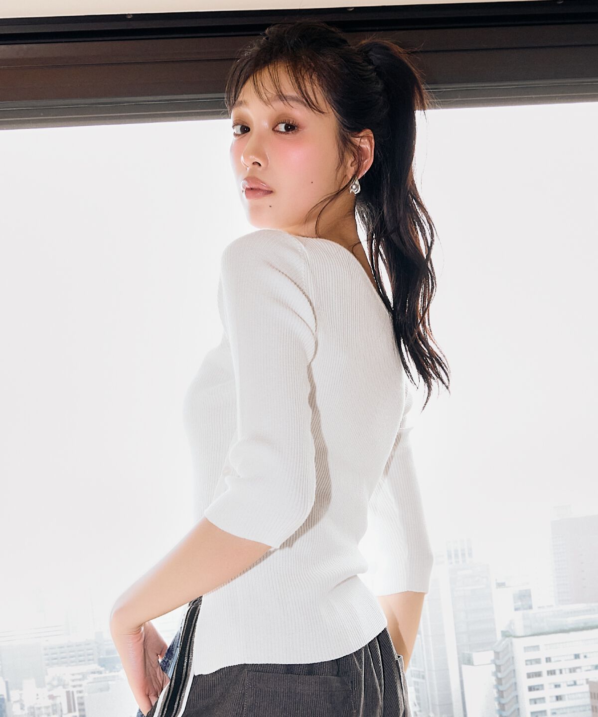 アンドクチュール「アシメVネック7分袖プルオーバー」|ニット・セーター|