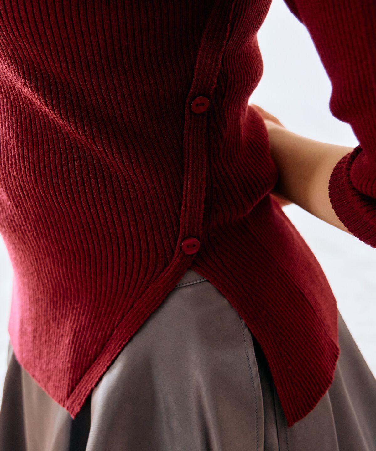 アンドクチュール「アシメVネック7分袖プルオーバー」|ニット・セーター|