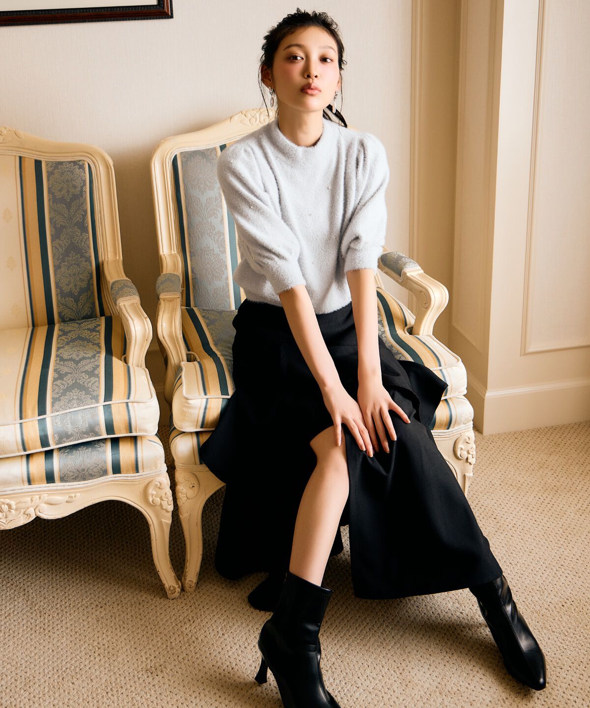 アンドクチュール「ラメフェザー5分袖ビジュー付きプルオーバー」|ニット・セーター|