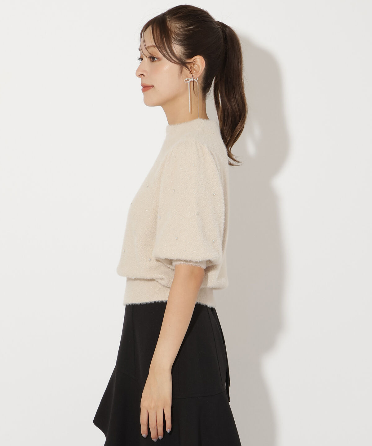 アンドクチュール「ラメフェザー5分袖ビジュー付きプルオーバー」|ニット・セーター|