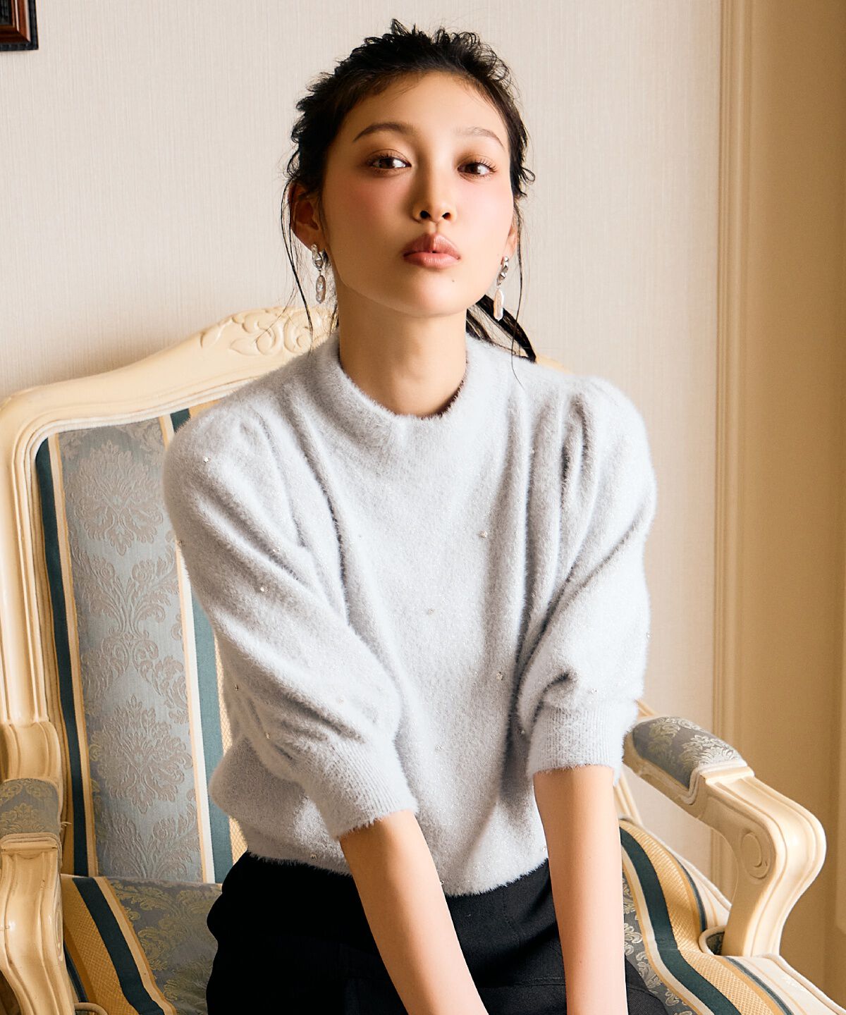 アンドクチュール「ラメフェザー5分袖ビジュー付きプルオーバー」|ニット・セーター|