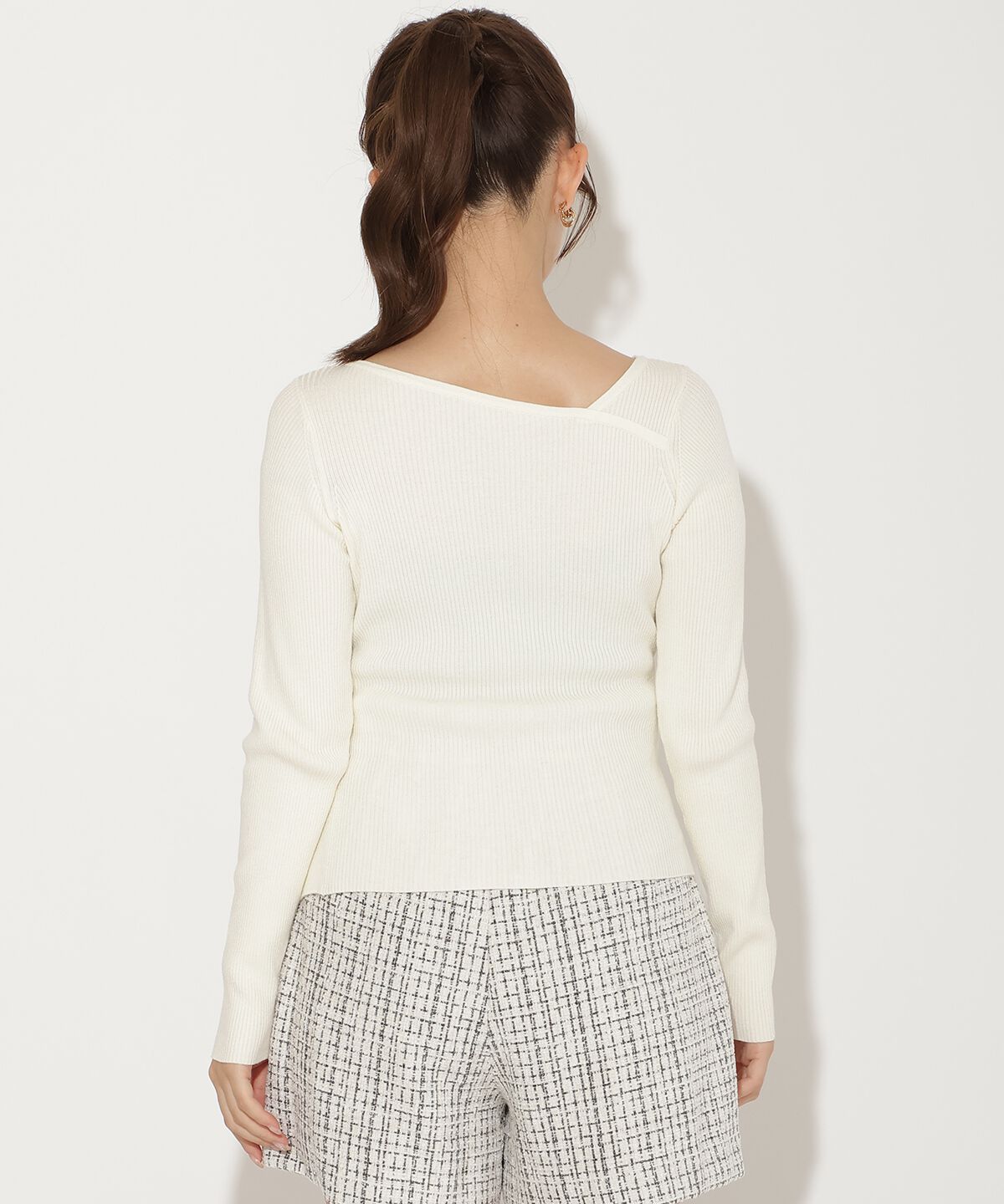 アンドクチュール「アシメＶネック長袖プルオーバー」|ニット・セーター|