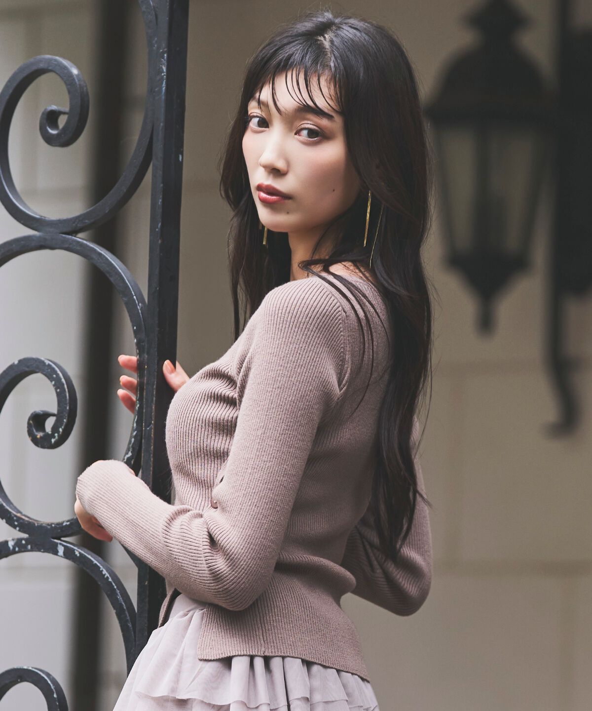 アンドクチュール「アシメＶネック長袖プルオーバー」|ニット・セーター|