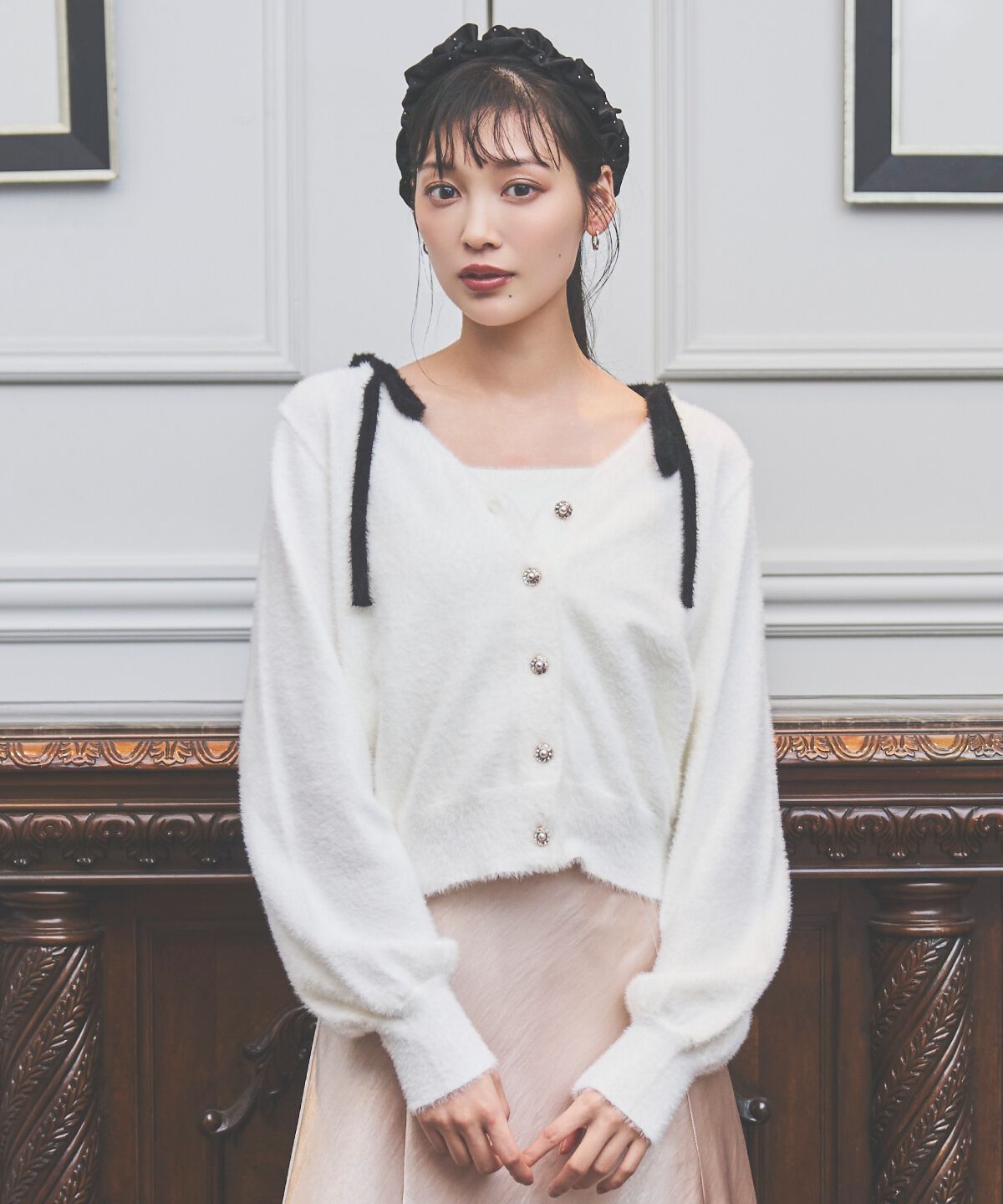 アンドクチュール「ラメフェザーショルダーリボンアンサンブル」|カーディガン|オフ