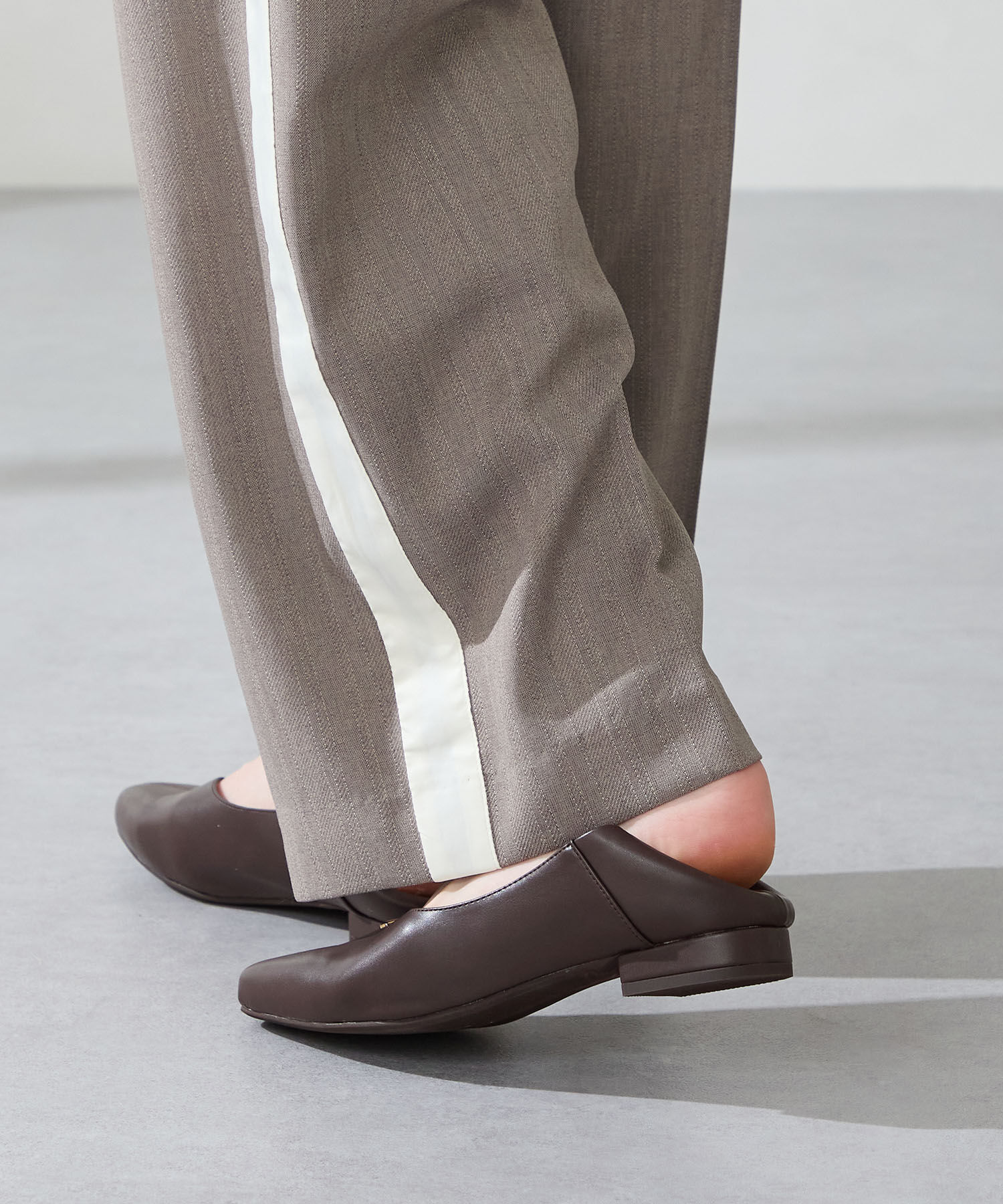 ORiental TRaffic「●2025秋冬新作●ゴールドパーツVカットバブーシュ/51312」|パンプス|