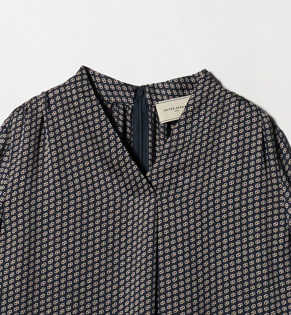 UNITED ARROWS「バック サテン Vネック ロングスリーブ ブラウス ‐ウォッシャブル‐」|シャツ・ブラウス|