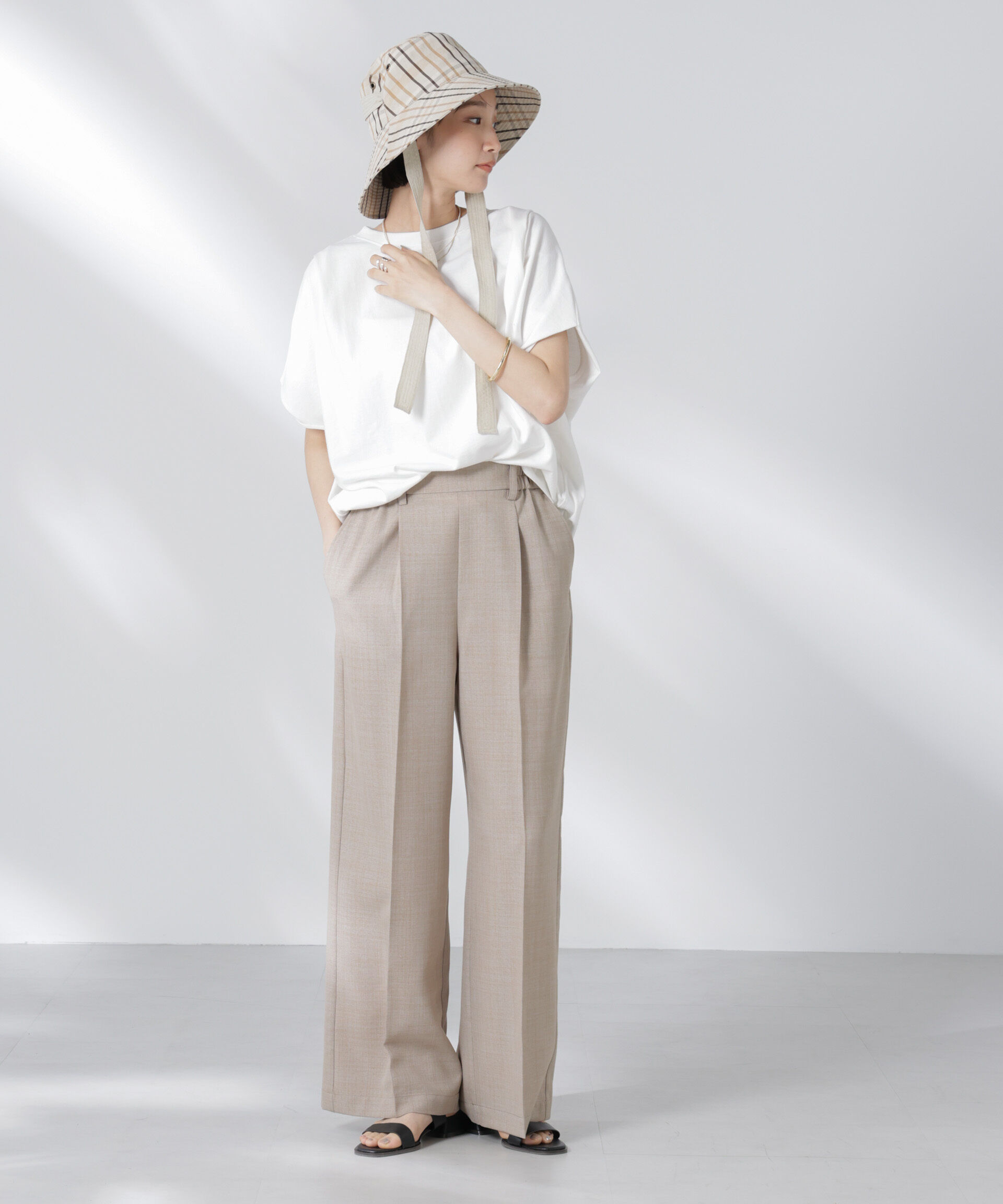 nano･universe「タックイージーセンタープレスストレートパンツ」|チノ|