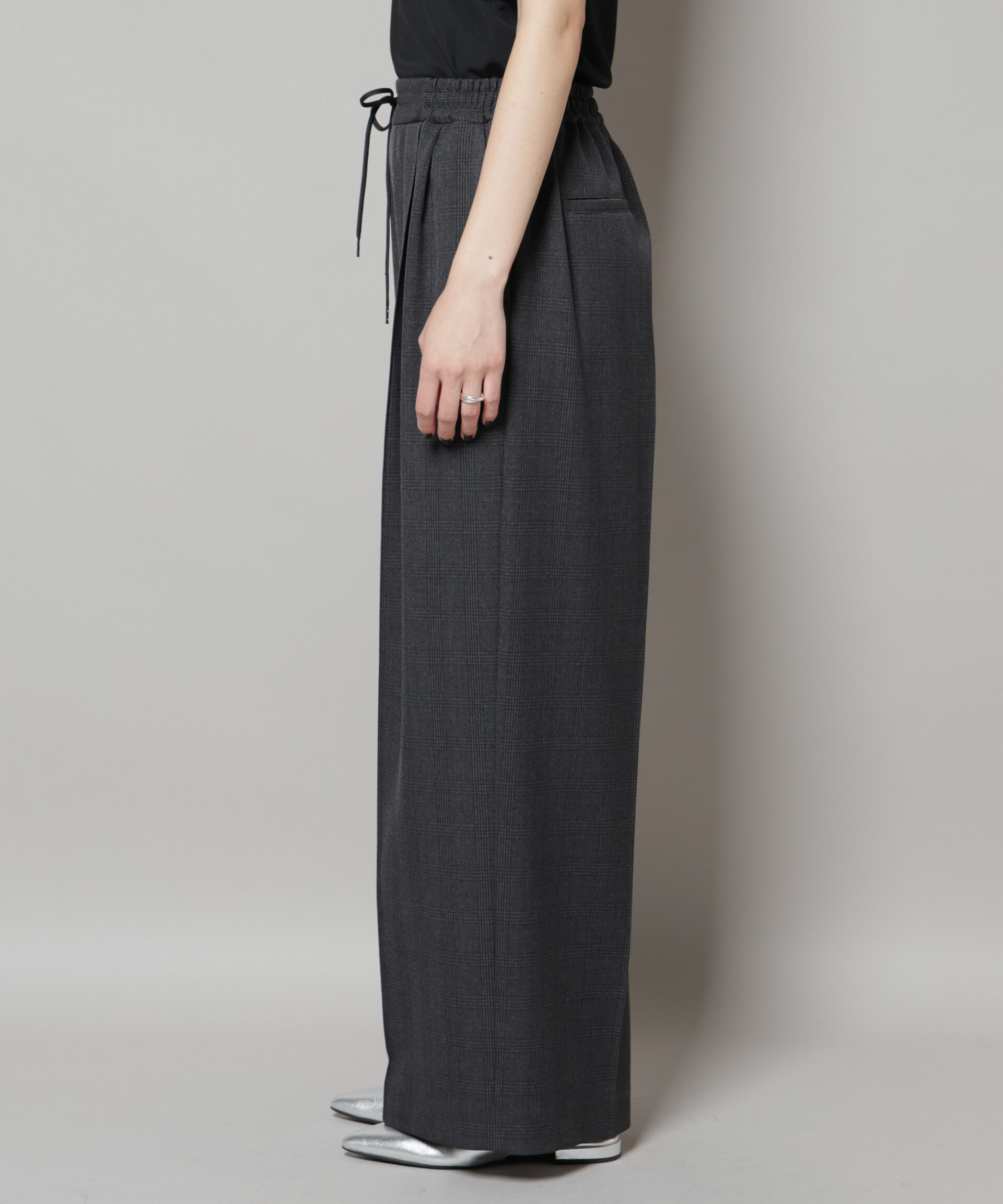 nano･universe「ストレッチサージチェックピンタックイージーワイドパンツ(セットアップ可)」|チノ|