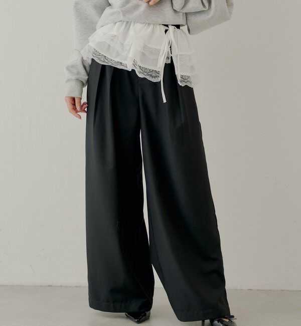 「【SALON by Chico】取り外しフリルルーズスラックスパンツ」|チノ|ブラック