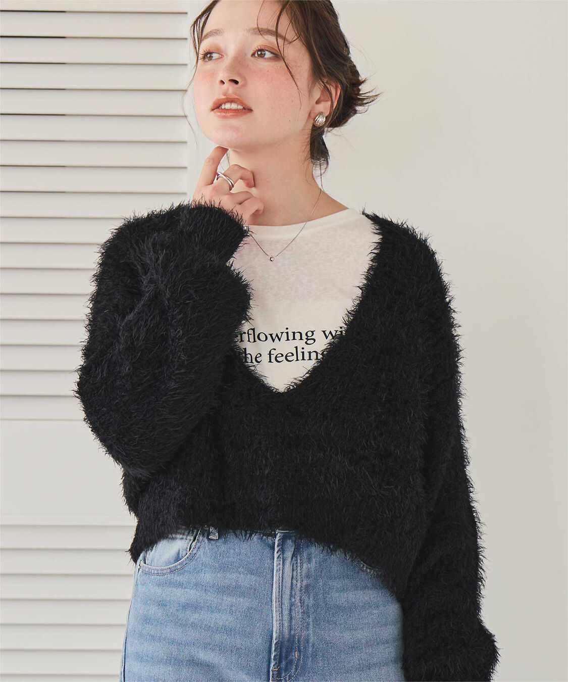 titivate「【田中亜希子さんコラボアイテム】深Vネックショートシャギーニット」|ニット・セーター|