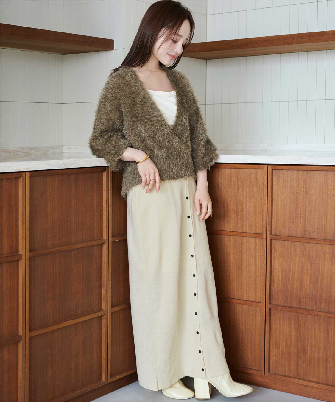 titivate「【田中亜希子さんコラボアイテム】深Vネックショートシャギーニット」|ニット・セーター|