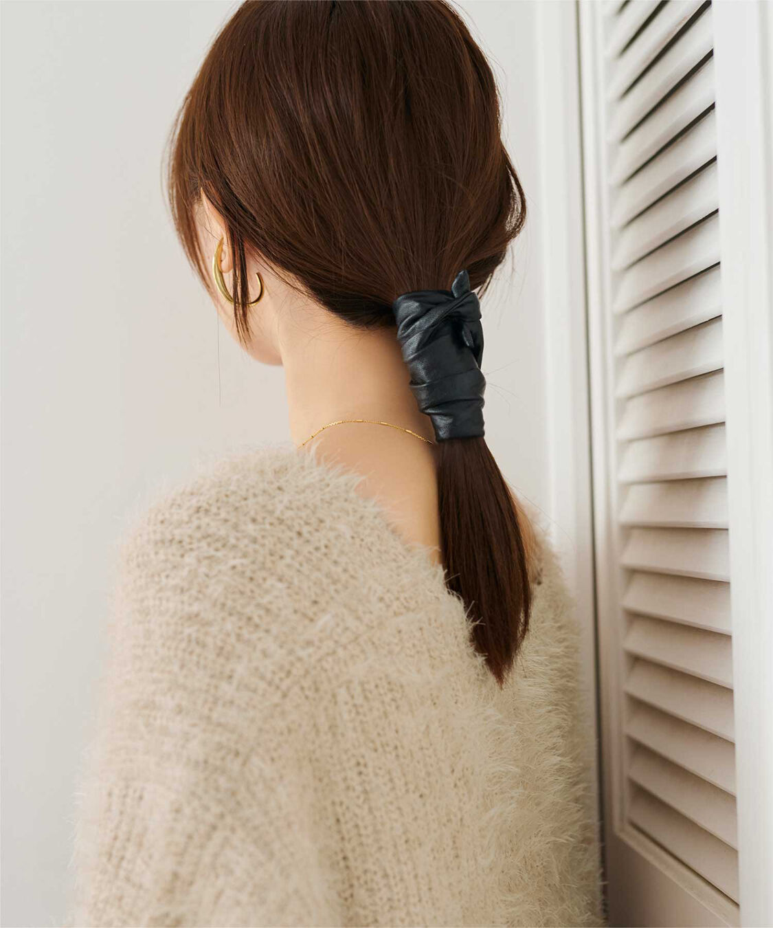 titivate「【田中亜希子さんコラボアイテム】深Vネックショートシャギーニット」|ニット・セーター|