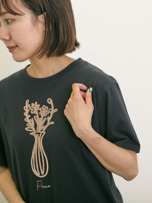 Samansa Mos2「花瓶柄コード刺繍Tシャツ」|Tシャツ・カットソー|