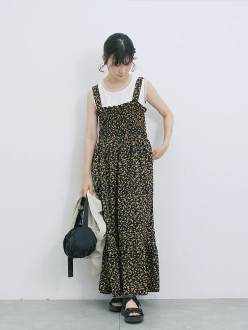 Samansa Mos2 blue「花柄シャーリングワンピース」|ワンピース|ブラック