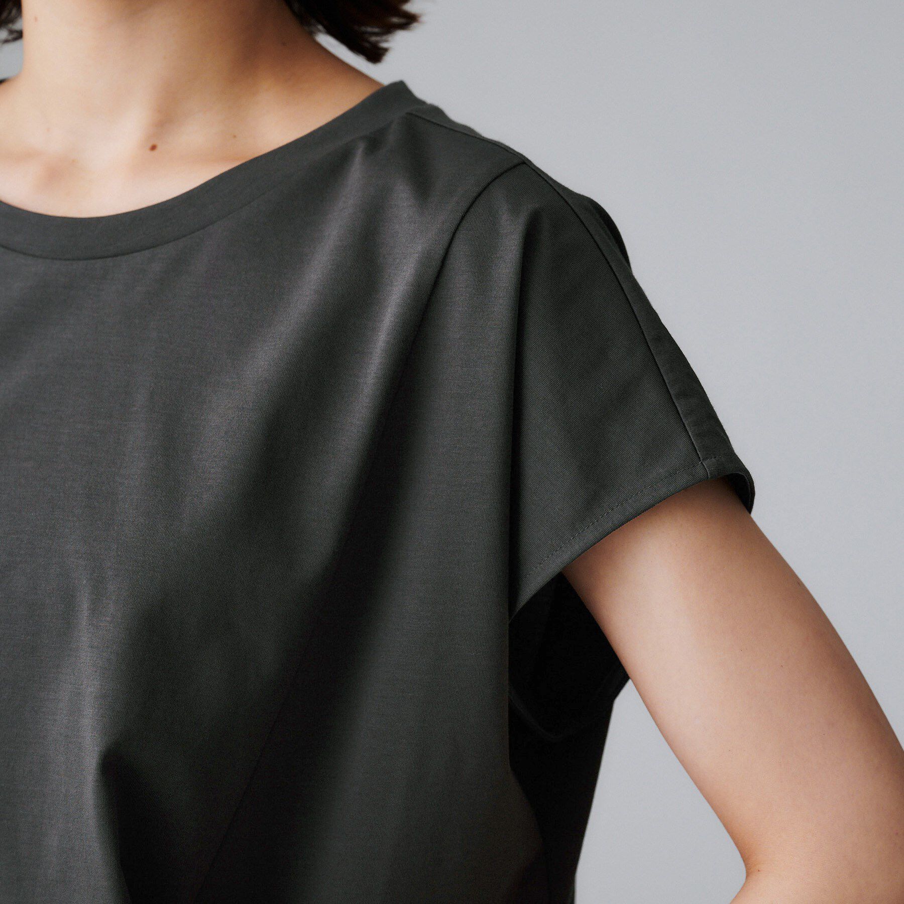 UNTITLED「【洗える/Tシャツ】ツイストプルオーバー」|Tシャツ・カットソー|