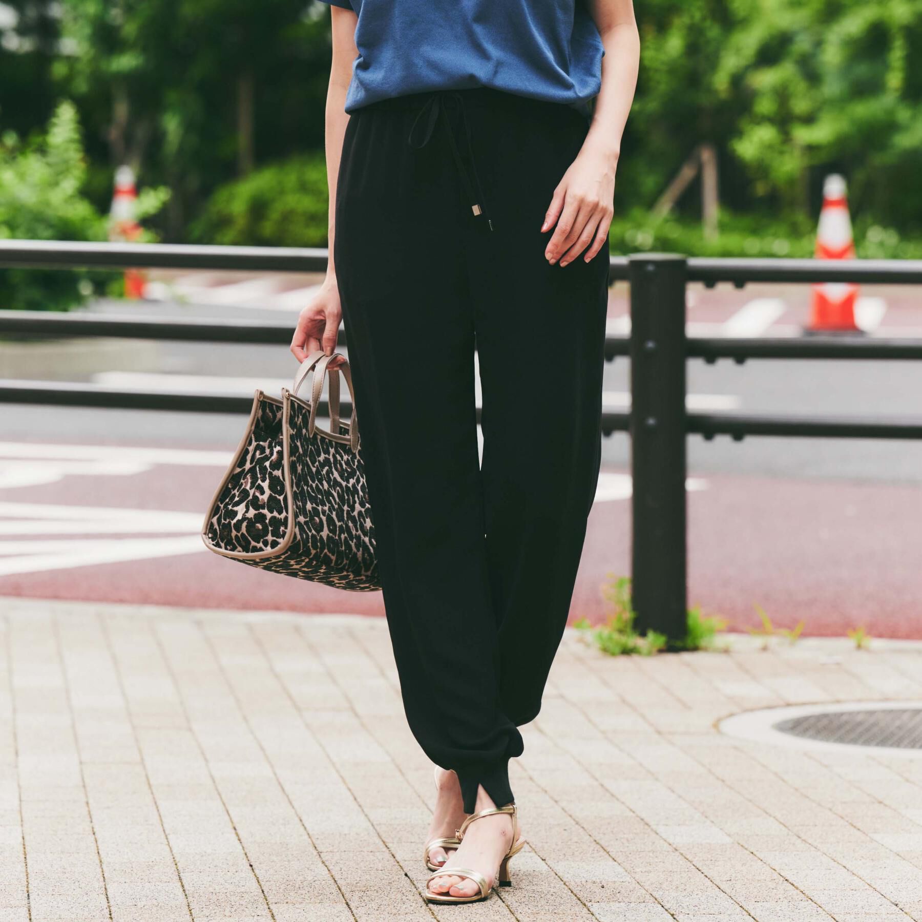 UNTITLED「【吸水速乾/ウエストゴム】バックサテン ジョグパンツ」|その他|ブラック(019)