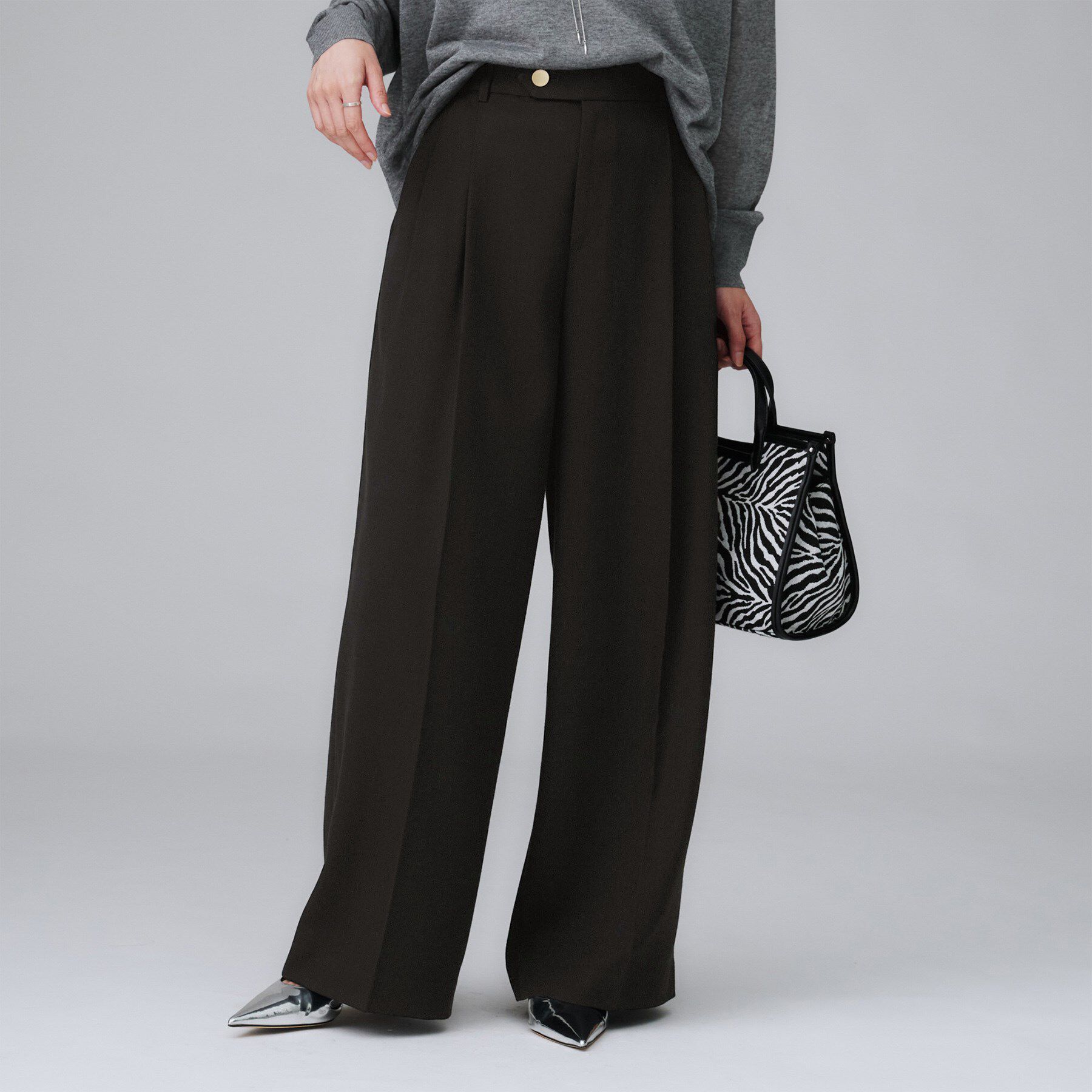 UNTITLED「【セットアップ可/洗える】梳毛調合繊2タックワイドパンツ」|その他|スミクロ(018)