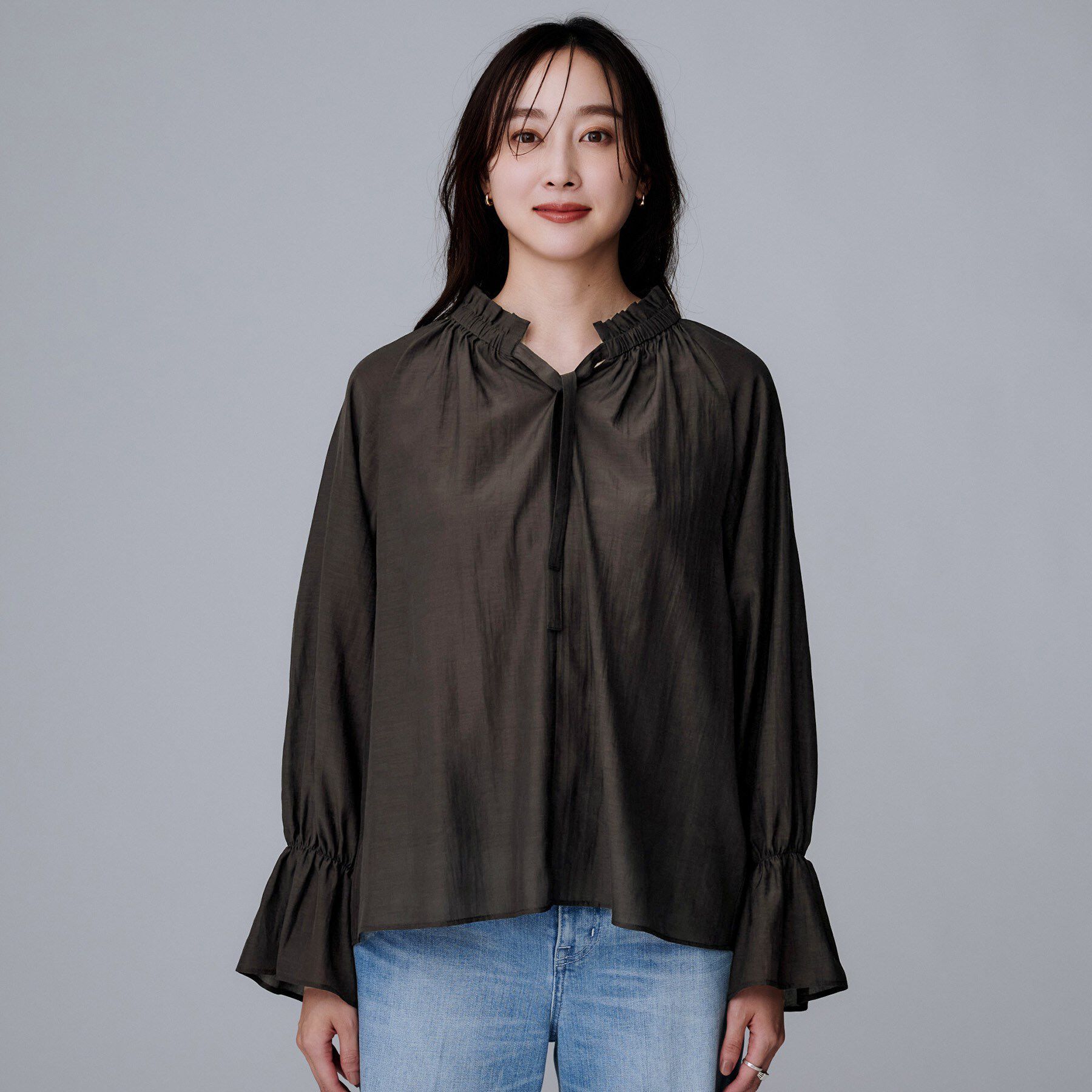 UNTITLED「【キャンディスリーブ/エレガント】フリルギャザーネックブラウス」|シャツ・ブラウス|