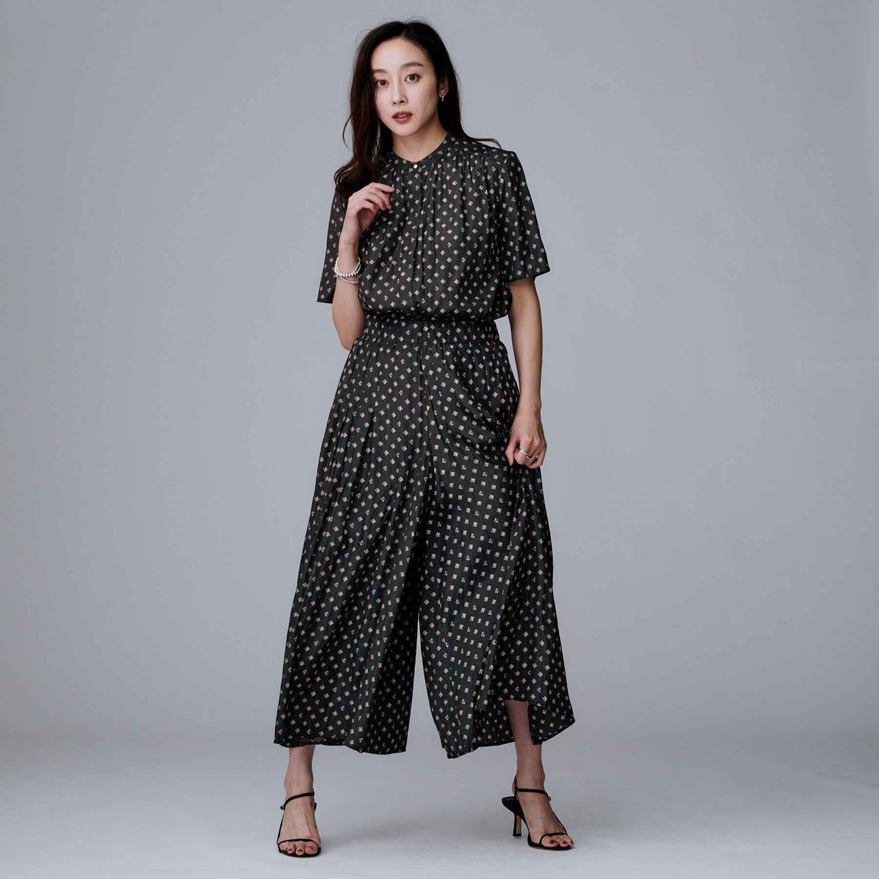 UNTITLED「【セットアップ可/リラクシー/通勤】スクエアジオメ柄ブラウス」|シャツ・ブラウス|