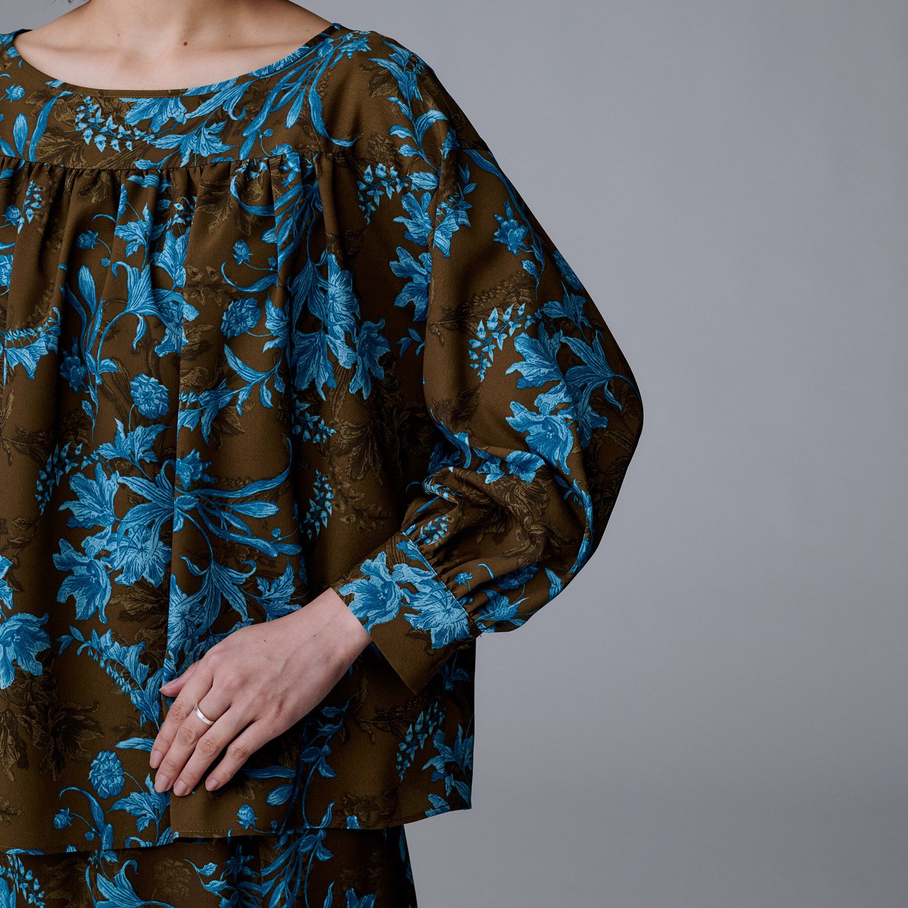 UNTITLED「【洗える/セットアップ可能】オーナメントフラワー ブラウス」|シャツ・ブラウス|