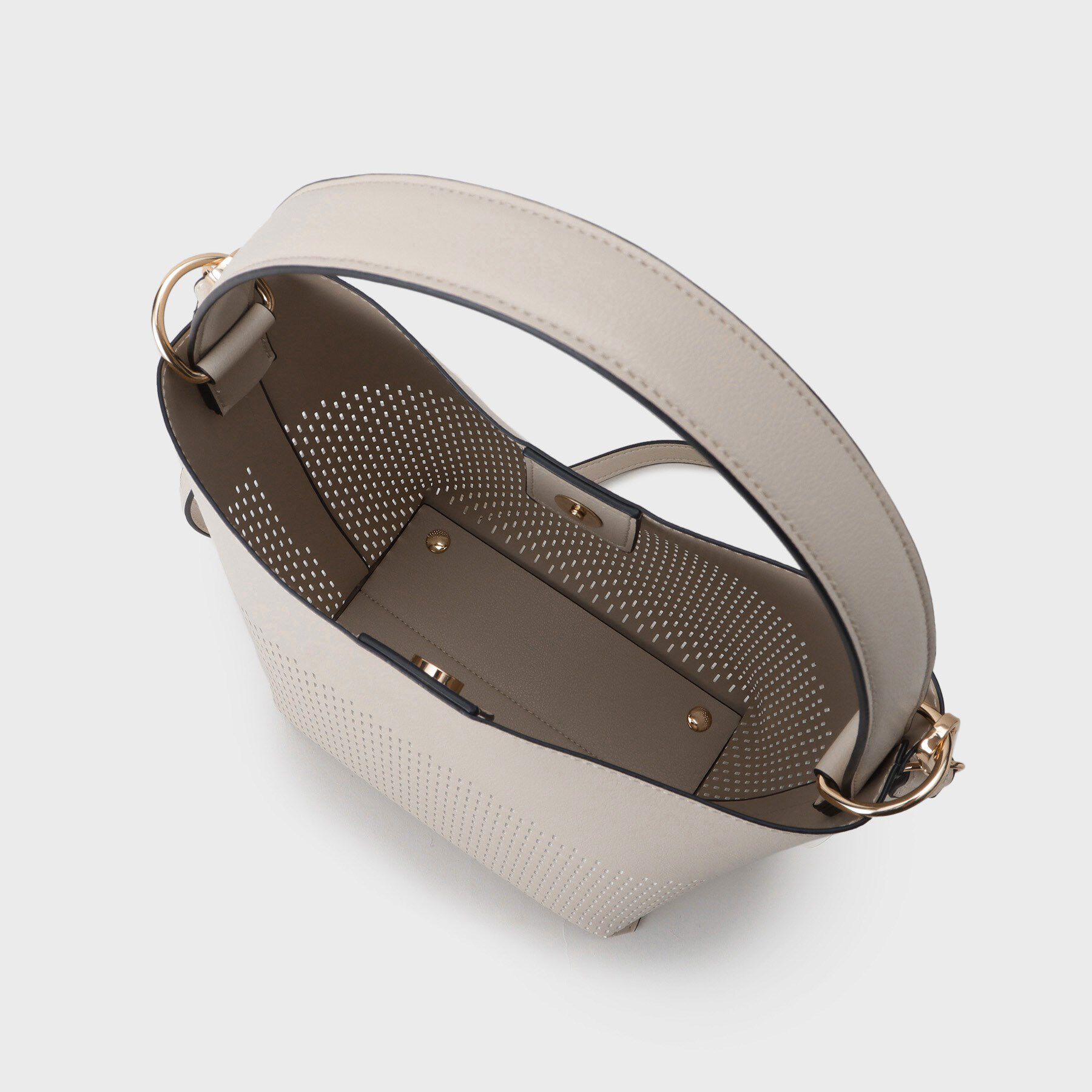 COUP DE CHANCE「2WAYパンチングトート／バケツ型／ミニポーチ付き／軽量」|トートバッグ|