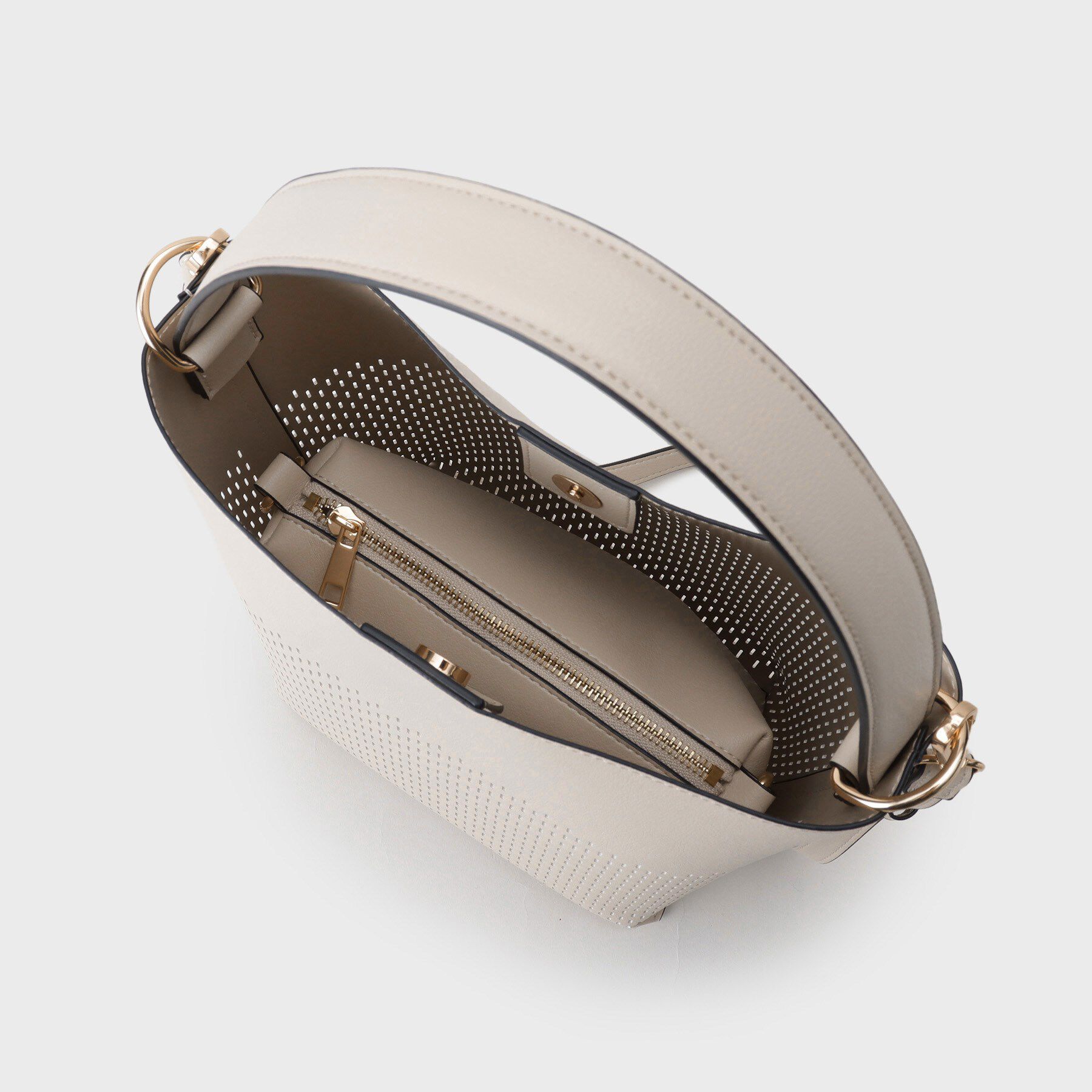 COUP DE CHANCE「2WAYパンチングトート／バケツ型／ミニポーチ付き／軽量」|トートバッグ|