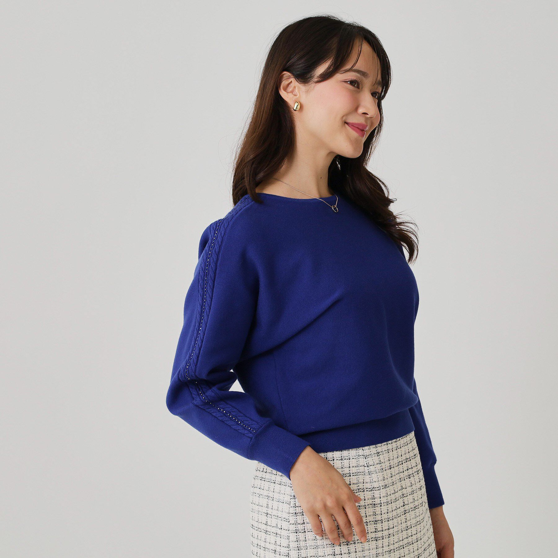 COUP DE CHANCE「【手洗い可】ケーブルビーズ袖デザインニット」|ニット・セーター|ブルー(093)