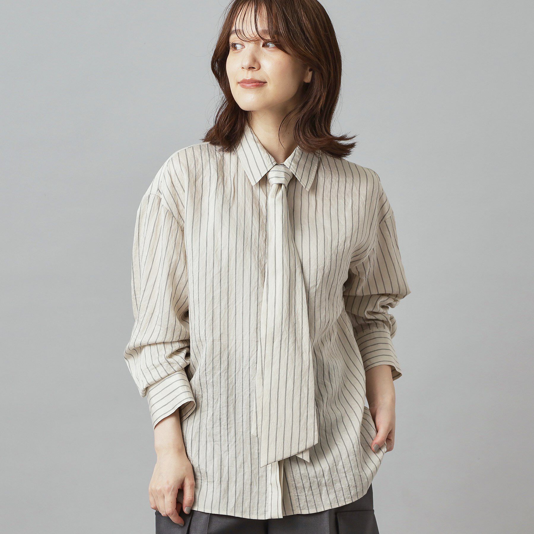 DRESSTERIOR「【洗える/オンオフ/otonaMUSE 11月号掲載】3WAYタイ付きアーカーストライプシャツ」|シャツ・ブラウス|