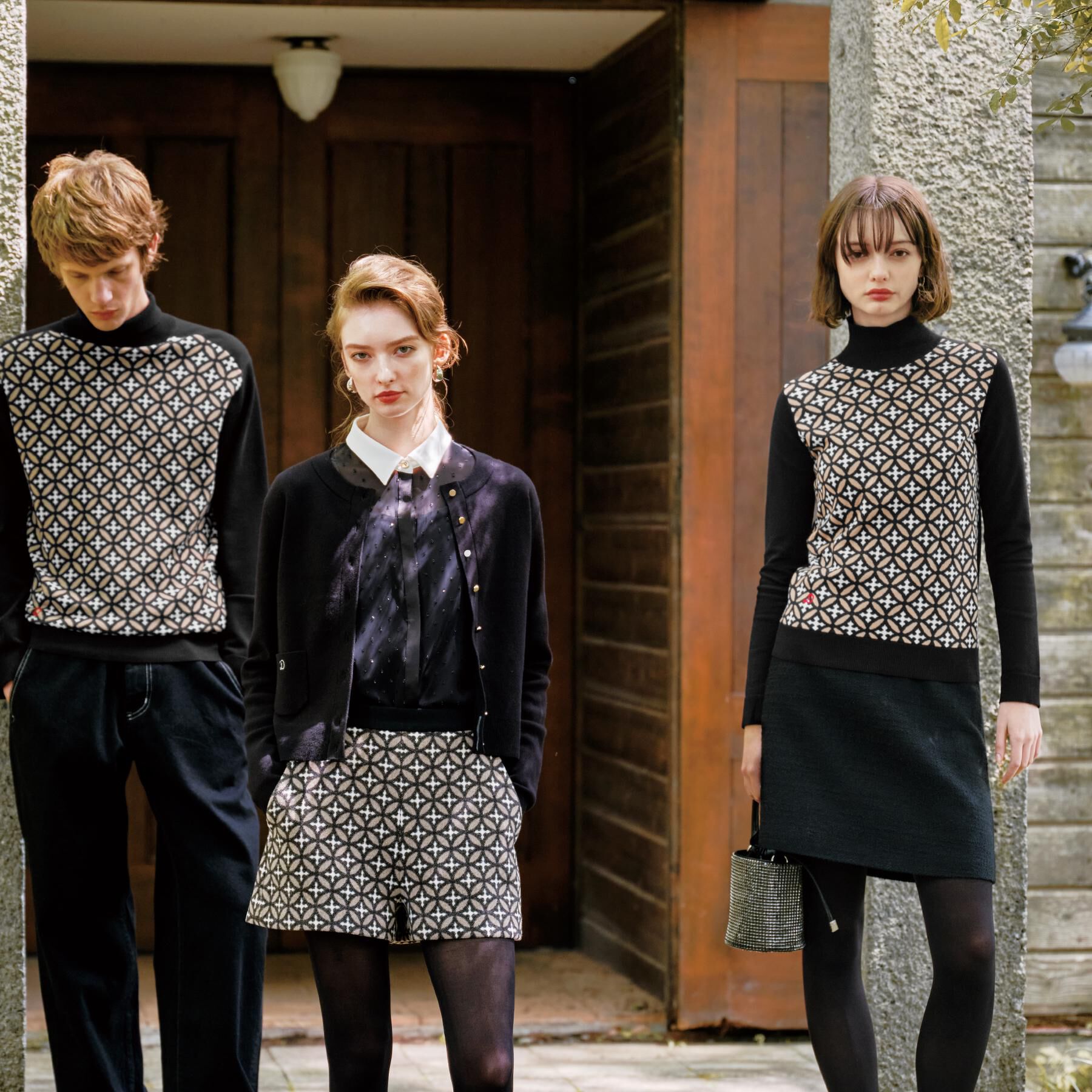 DRESSTERIOR「オーバーラップサークルタートルネック」|ニット・セーター|