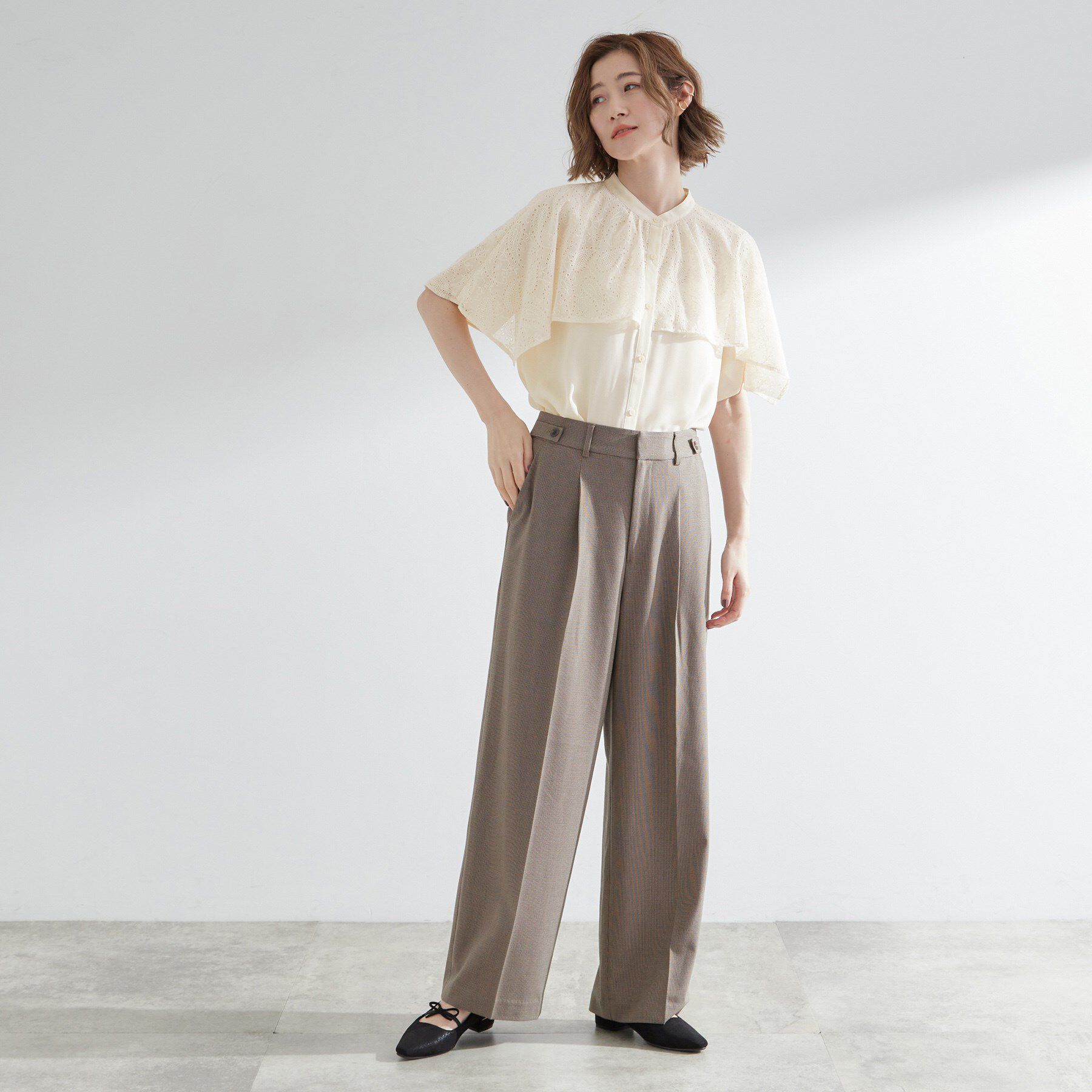 grove「透け感と刺繍で魅せる　ペイズリー刺繍ケープブラウス」|シャツ・ブラウス|