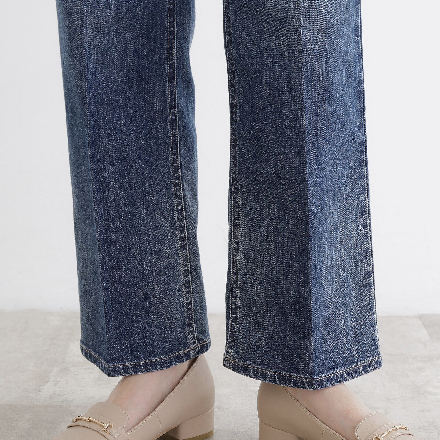 grove「【美シルエット/選べる着丈】大人のためのソフトフレアーデニム」|デニム|