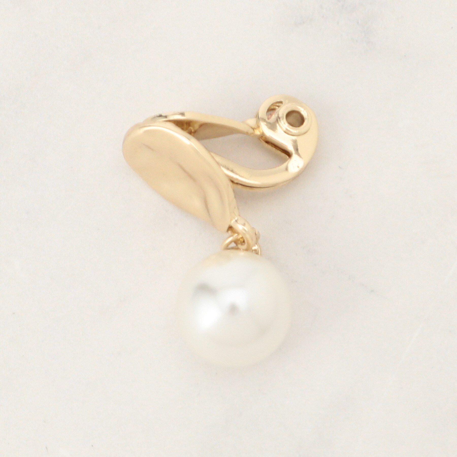 grove「【痛くなりにくい】メタルパール調イヤリング」|イヤリング|